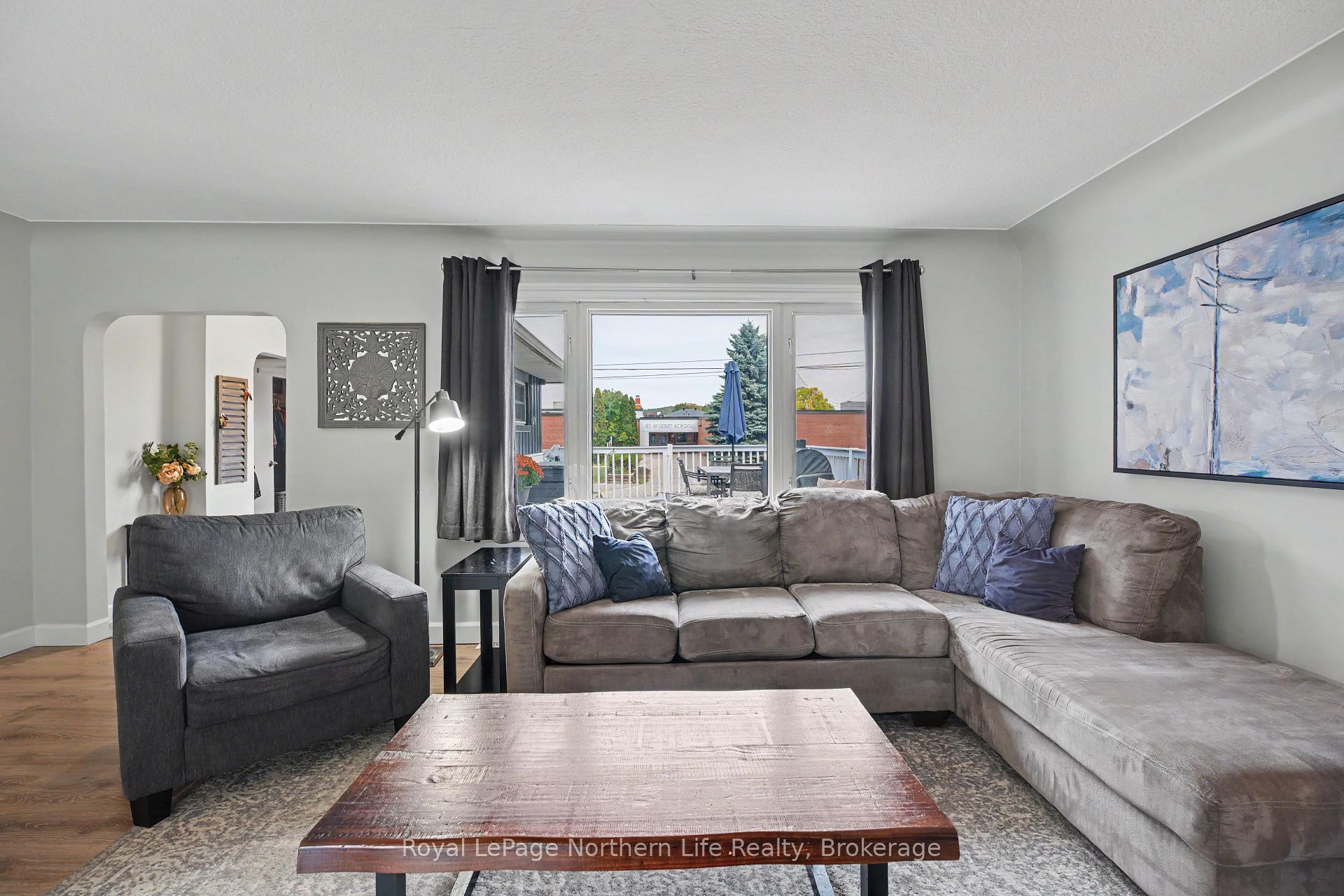 Photo 5 of 835 Lorne Avenue, North Bay, Central — HOMEH