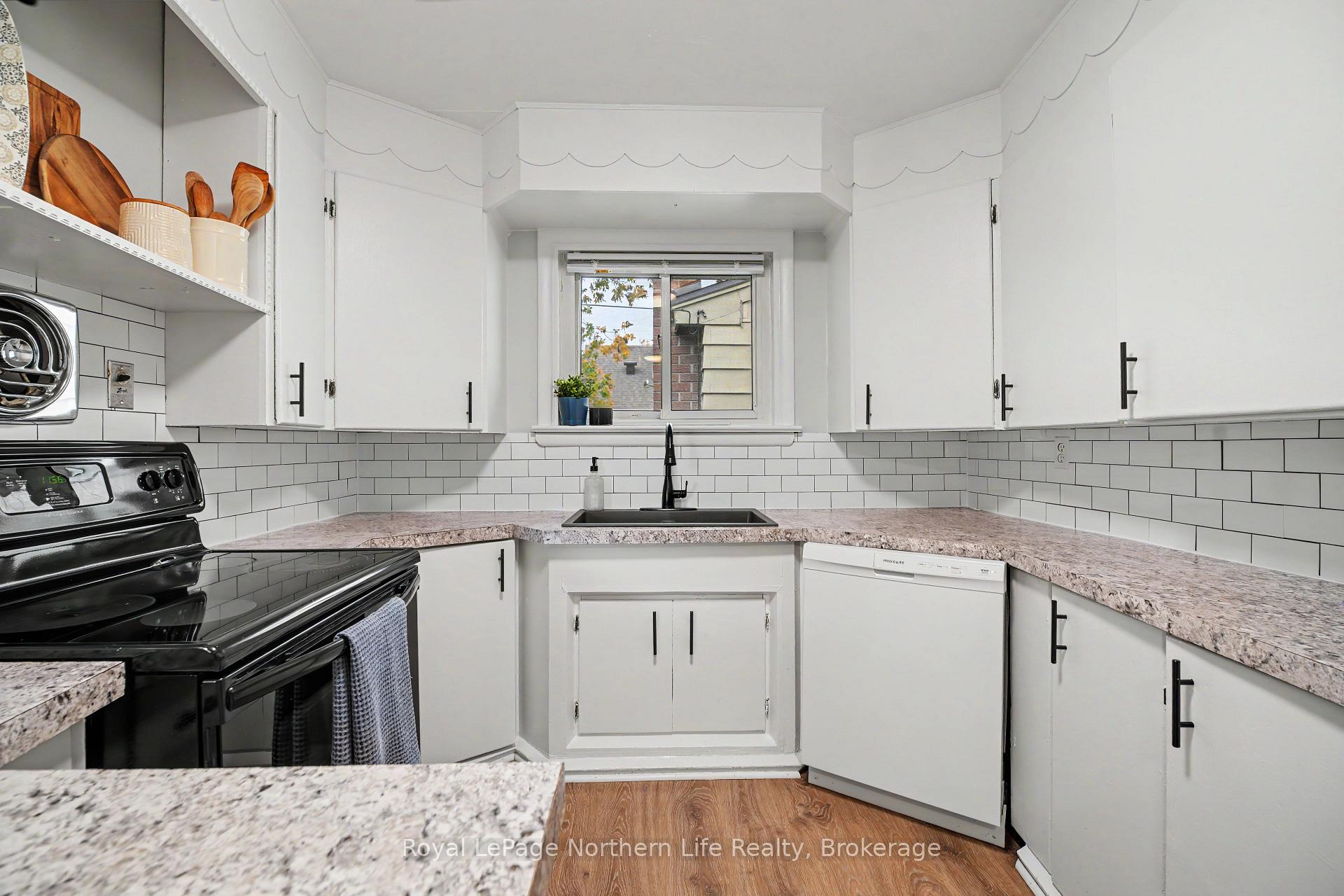 Photo 11 of 835 Lorne Avenue, North Bay, Central — HOMEH