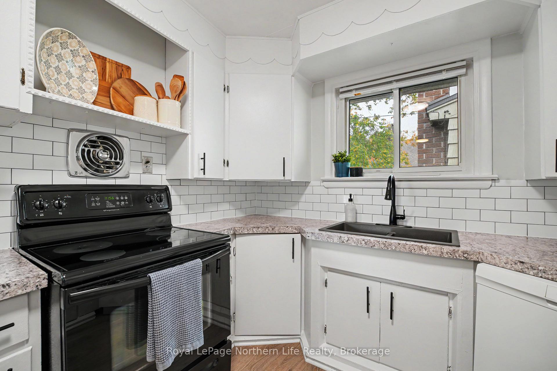 Photo 12 of 835 Lorne Avenue, North Bay, Central — HOMEH