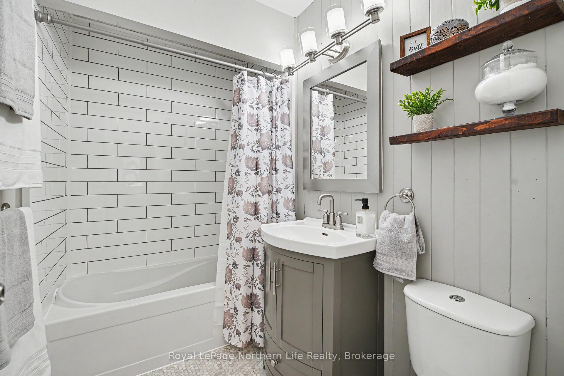 Photo 17 of 835 Lorne Avenue, North Bay, Central — HOMEH