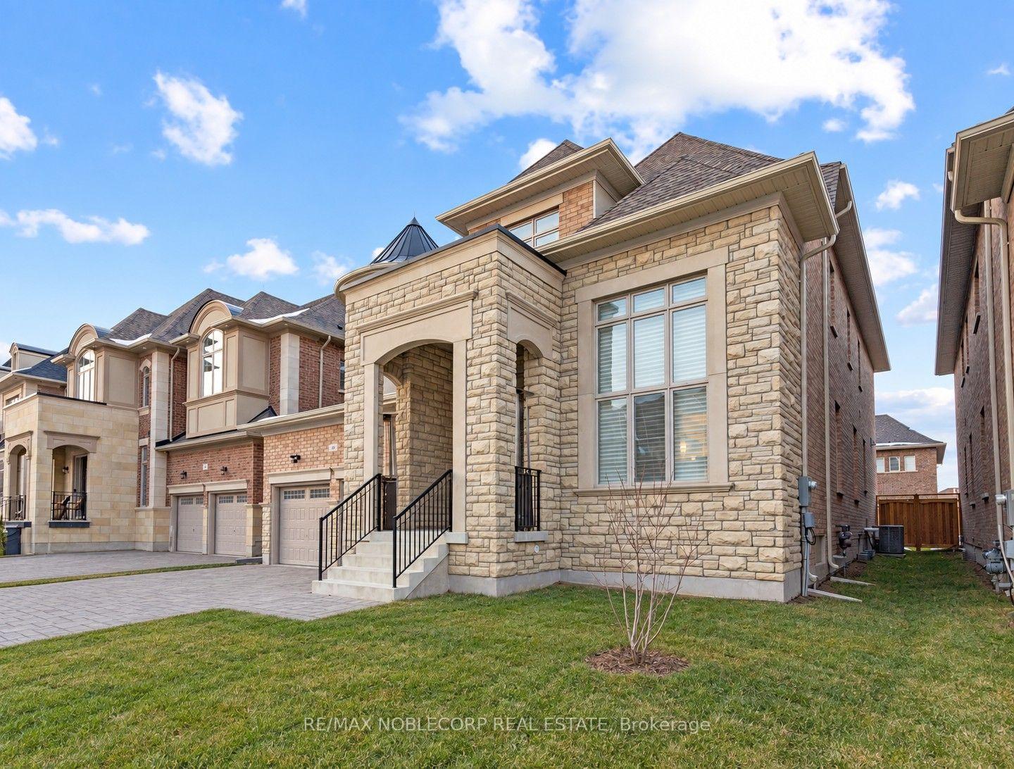 Photo 2 of 48 Nave Street, Vaughan, Kleinburg — HOMEH