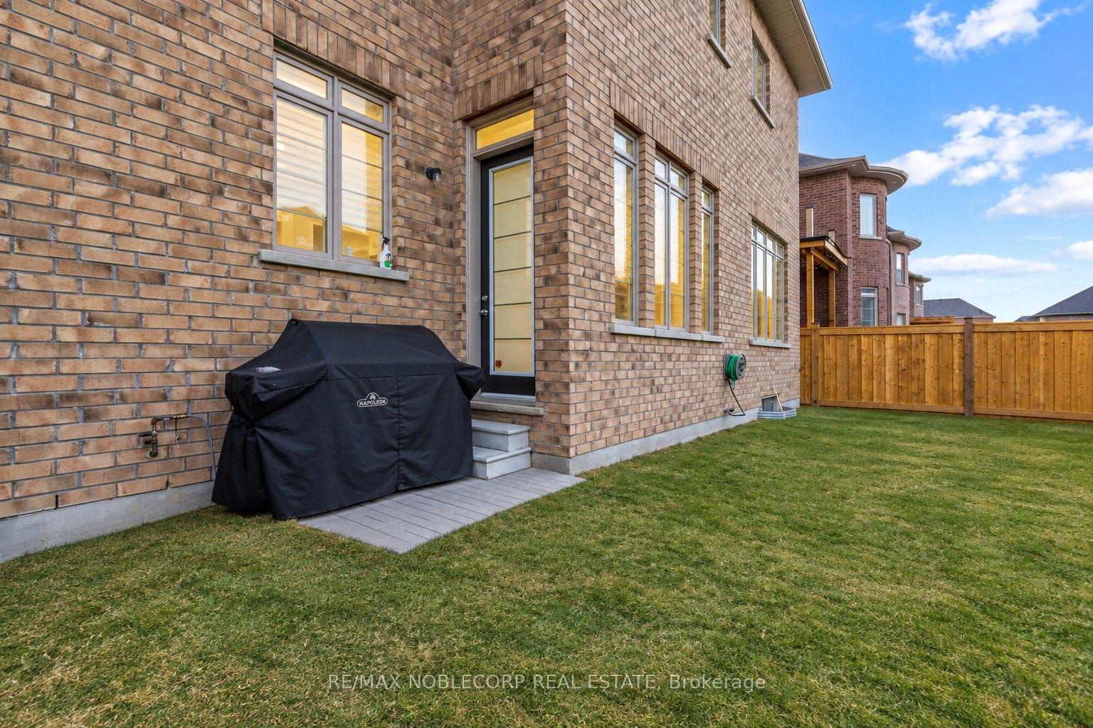Photo 38 of 48 Nave Street, Vaughan, Kleinburg — HOMEH