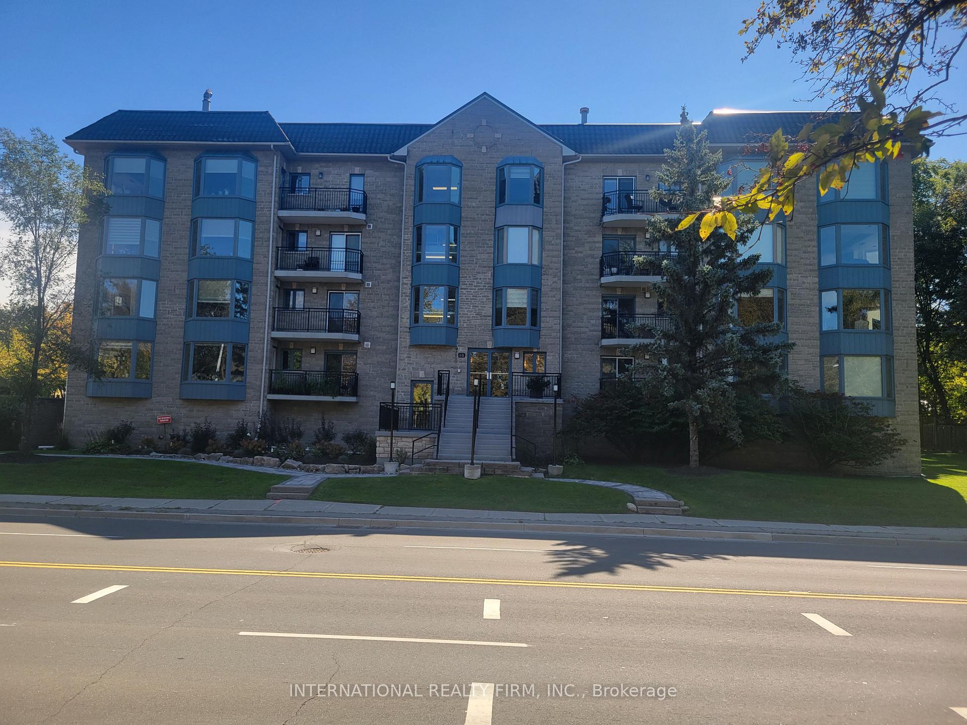 Photo of Unit 310, 85 Wellington Street W