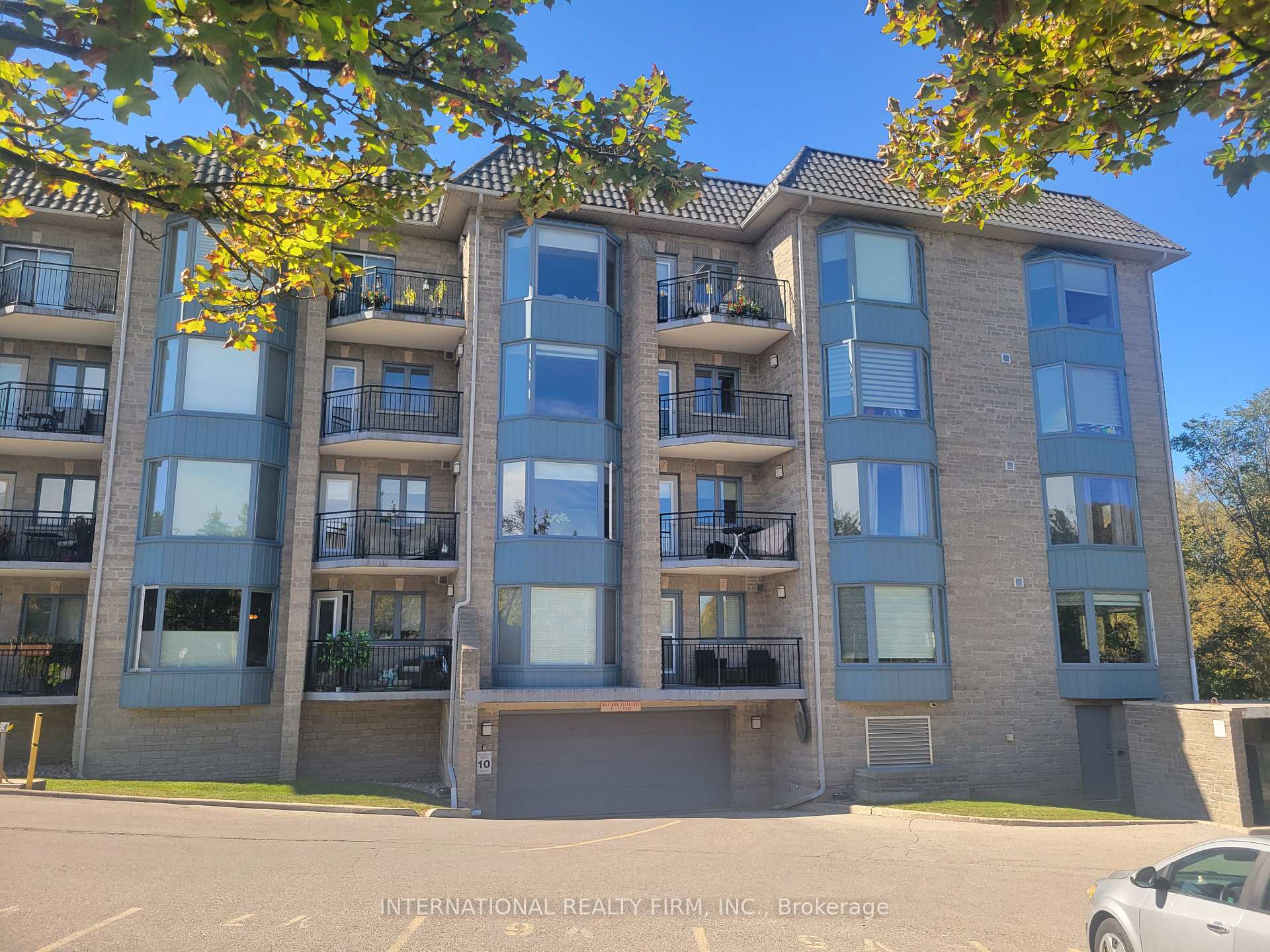 Photo 2 of Unit 310, 85 Wellington Street W, Aurora, Aurora Village — HOMEH