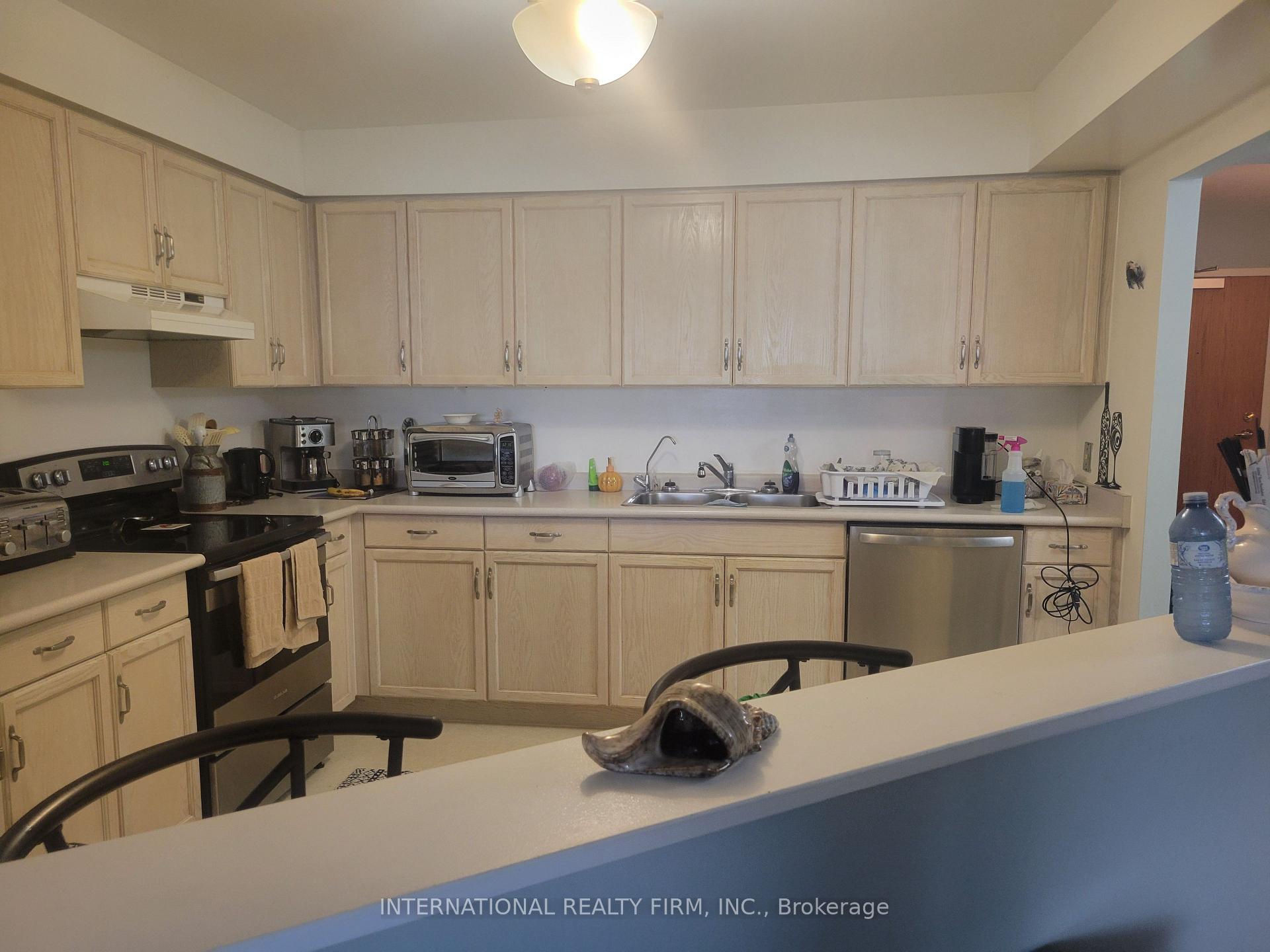 Photo 3 of Unit 310, 85 Wellington Street W, Aurora, Aurora Village — HOMEH