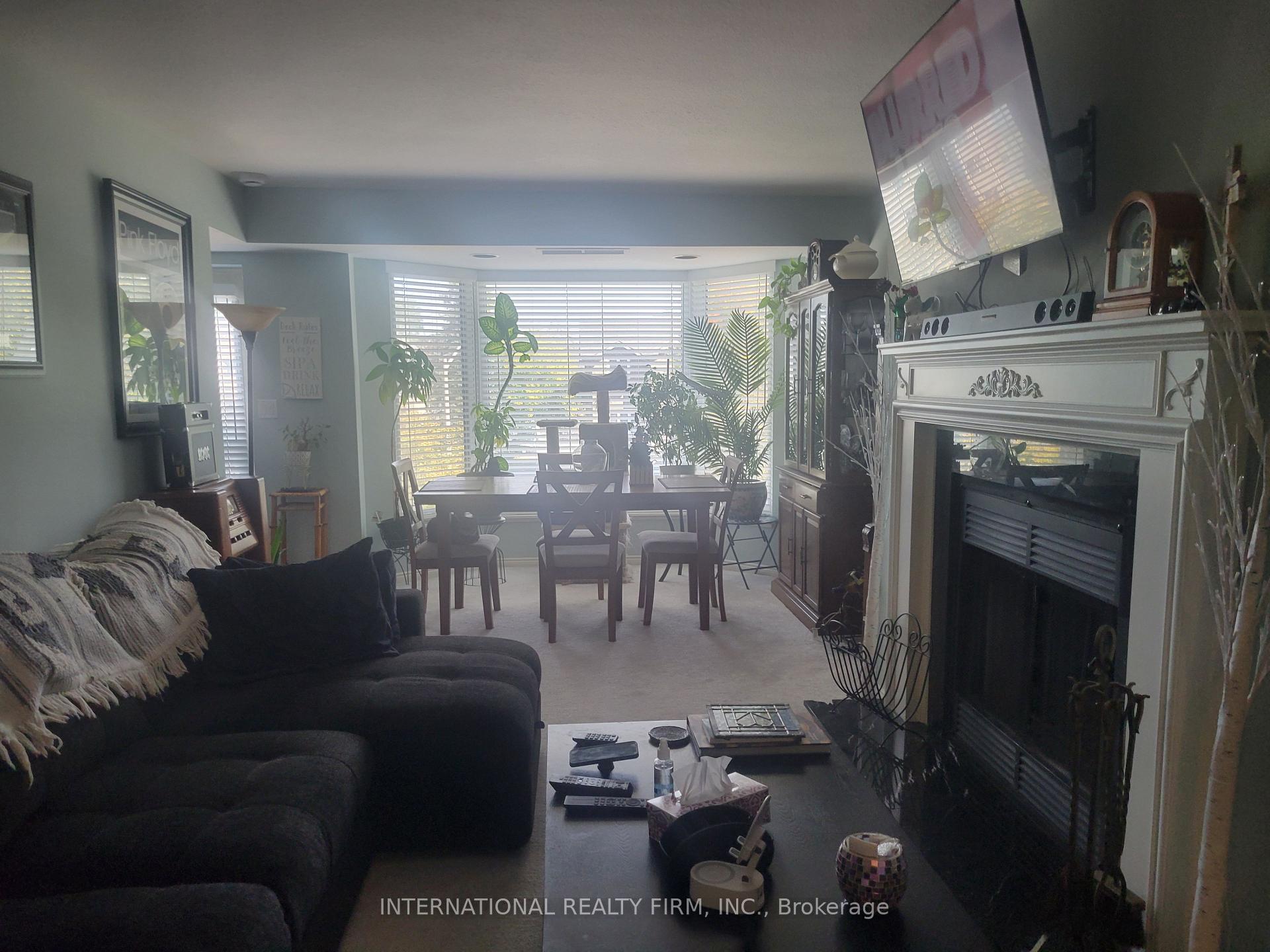 Photo 5 of Unit 310, 85 Wellington Street W, Aurora, Aurora Village — HOMEH