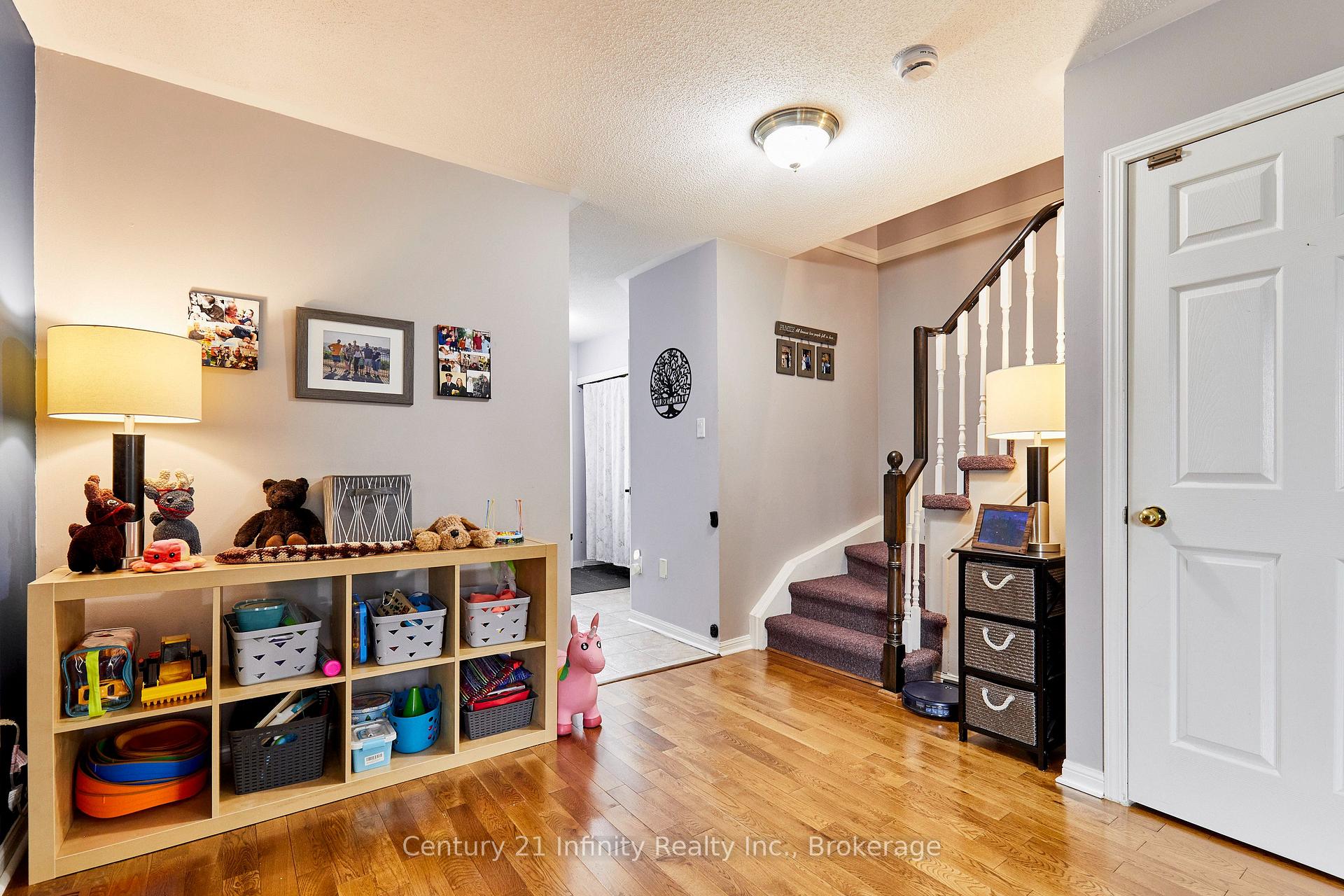 Photo 4 of 258 Swindells Street, Clarington, Bowmanville — HOMEH