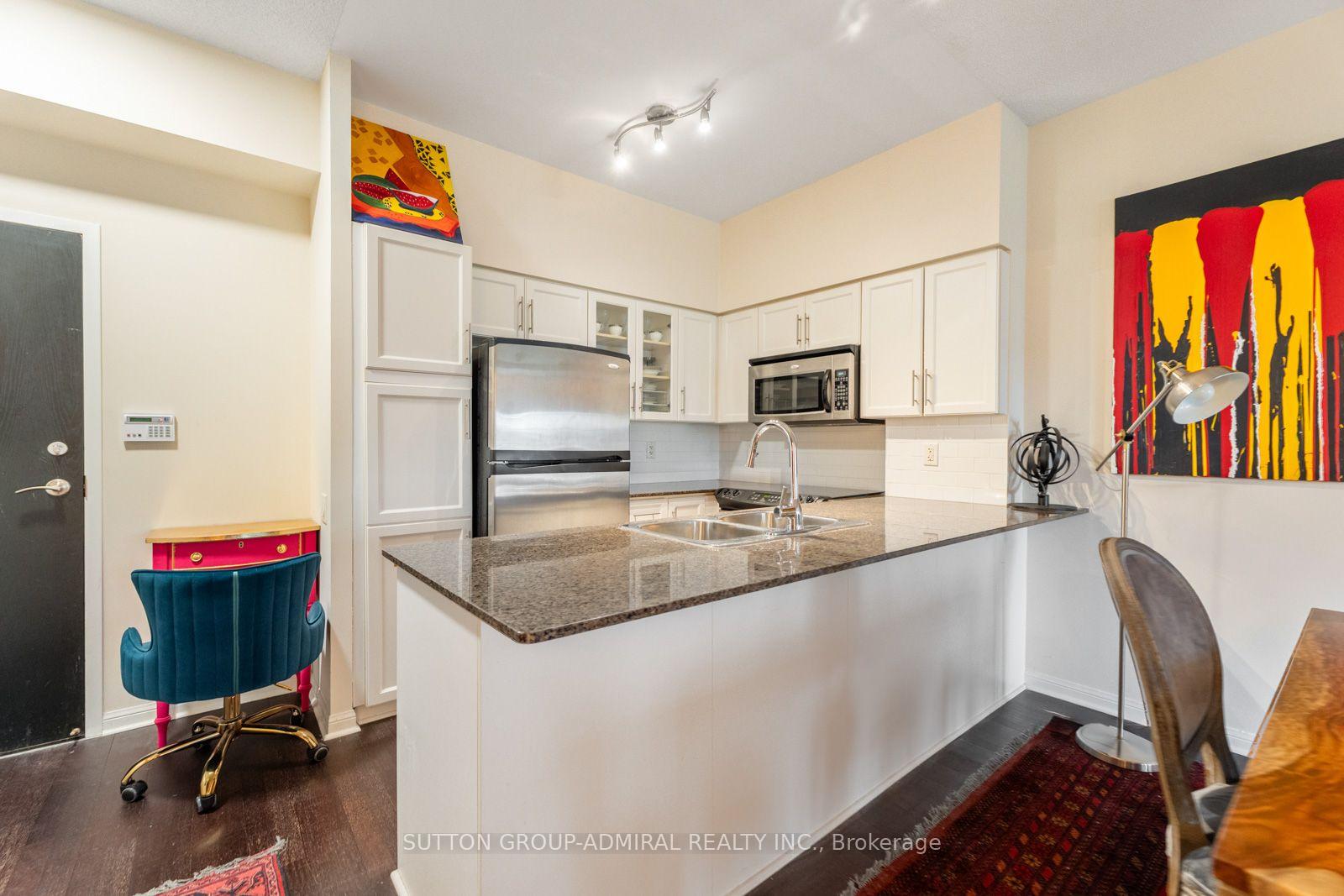 Photo 4 of Unit 314, 15 Windermere Avenue, Toronto, High Park-Swansea — HOMEH