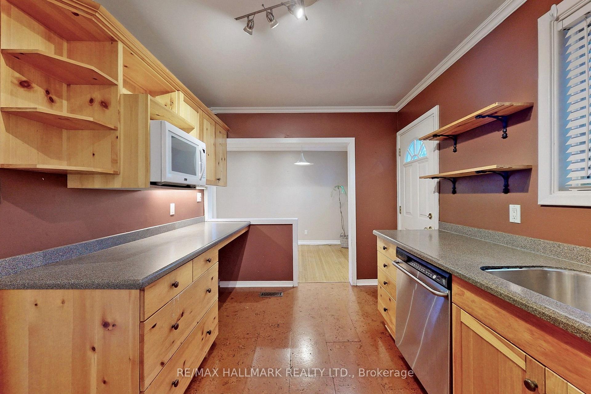 Photo 10 of 16 Knowles Crescent, Aurora, Aurora Heights — HOMEH