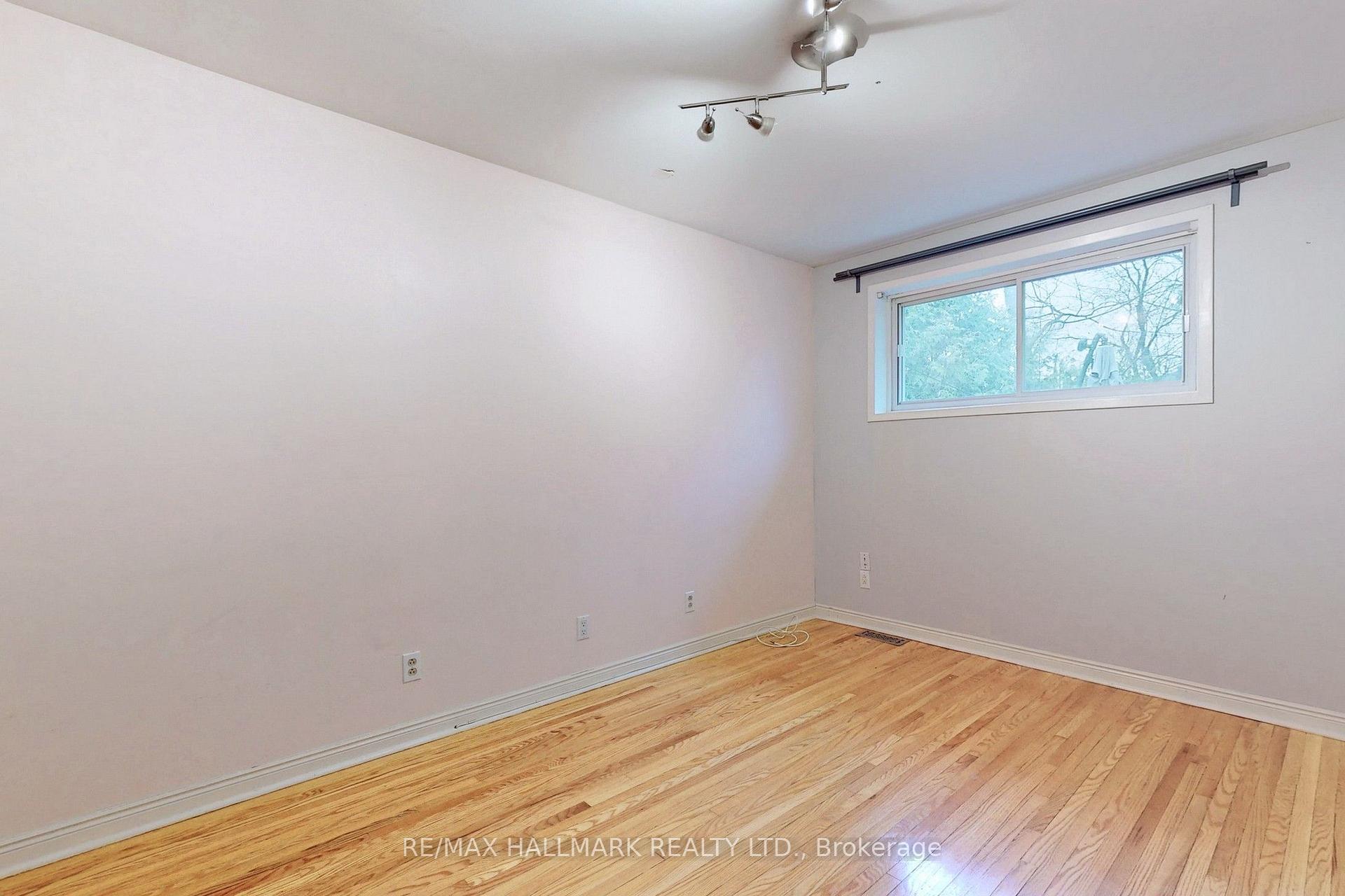 Photo 14 of 16 Knowles Crescent, Aurora, Aurora Heights — HOMEH