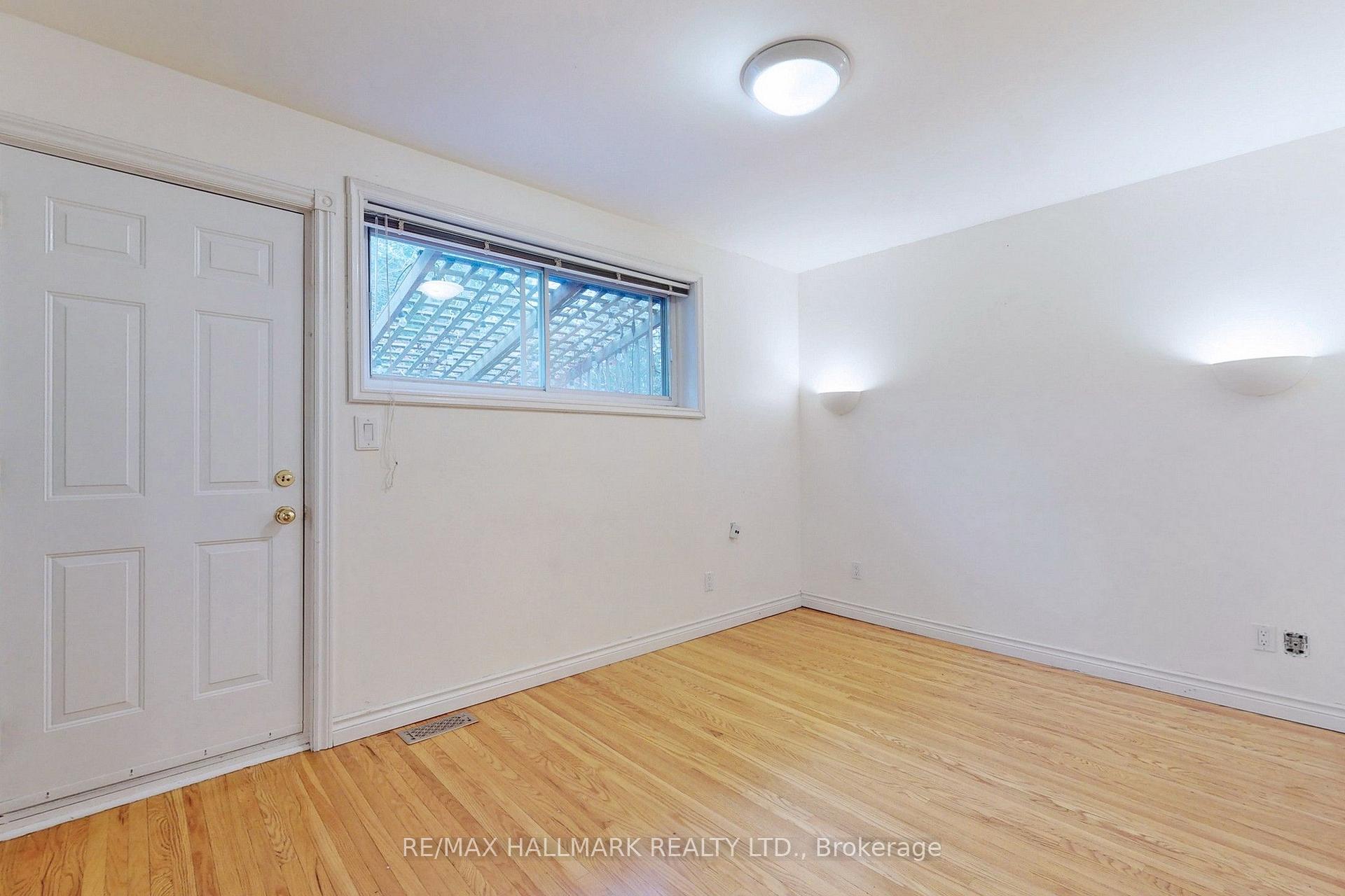 Photo 15 of 16 Knowles Crescent, Aurora, Aurora Heights — HOMEH
