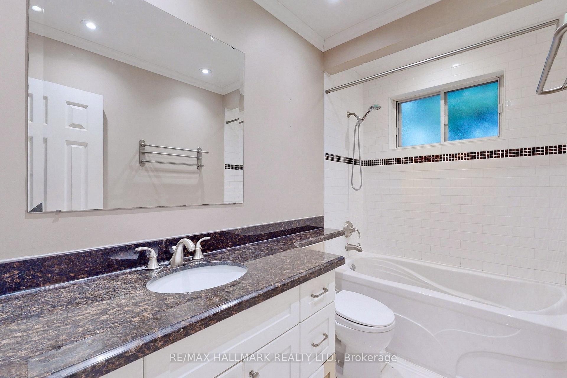 Photo 18 of 16 Knowles Crescent, Aurora, Aurora Heights — HOMEH