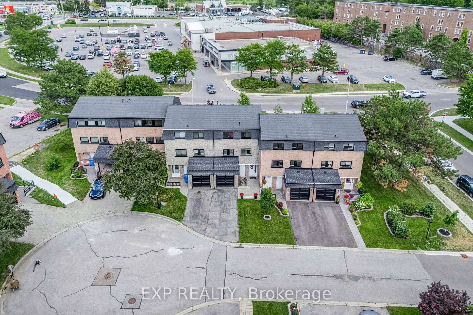 Photo 3 of 6 Poplar Crescent, Aurora, Aurora Highlands — HOMEH