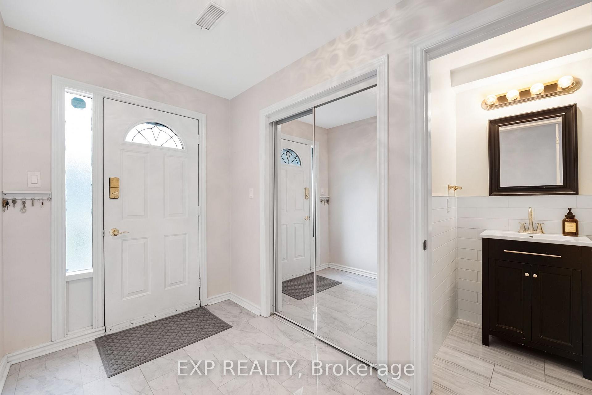 Photo 6 of 6 Poplar Crescent, Aurora, Aurora Highlands — HOMEH