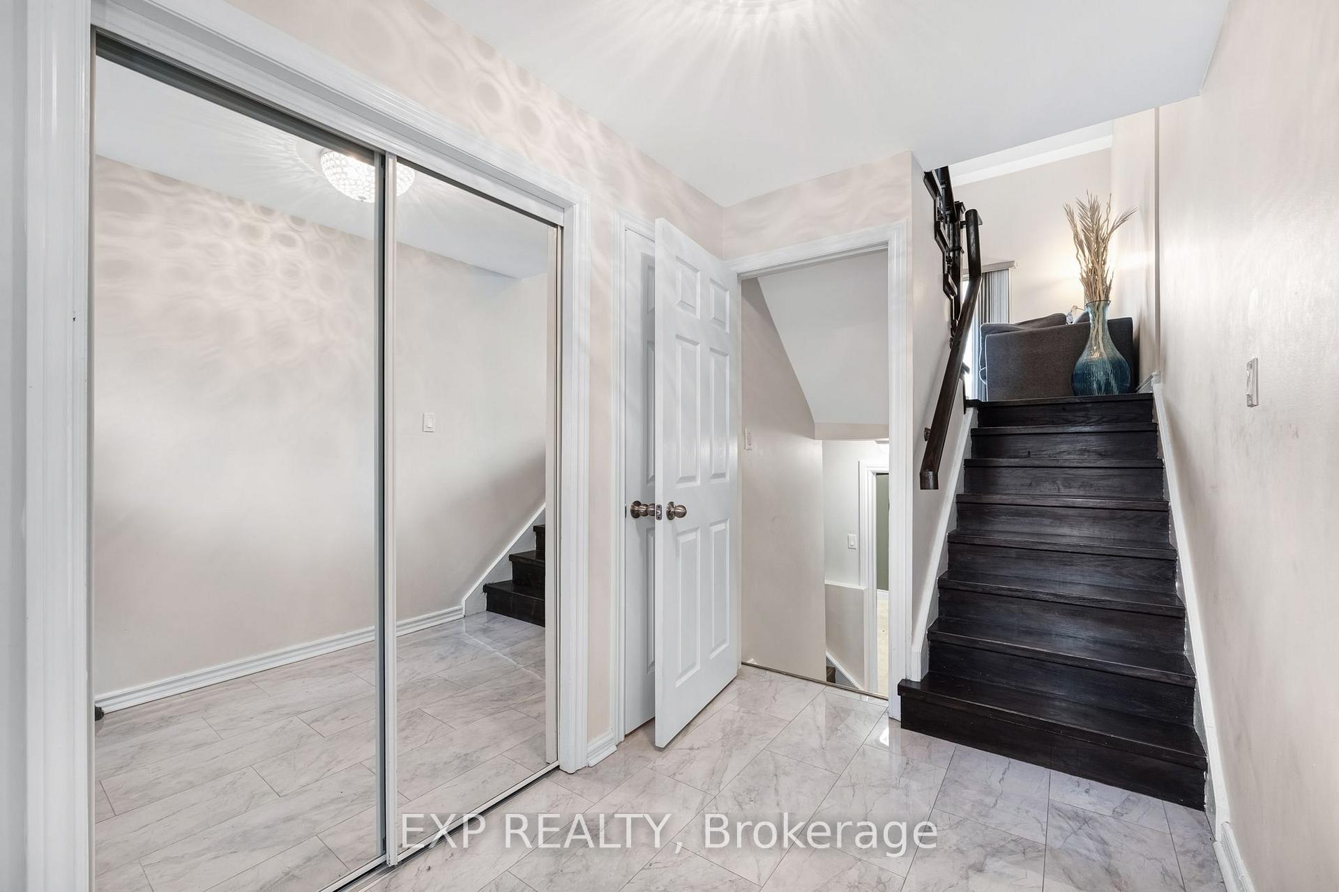 Photo 7 of 6 Poplar Crescent, Aurora, Aurora Highlands — HOMEH