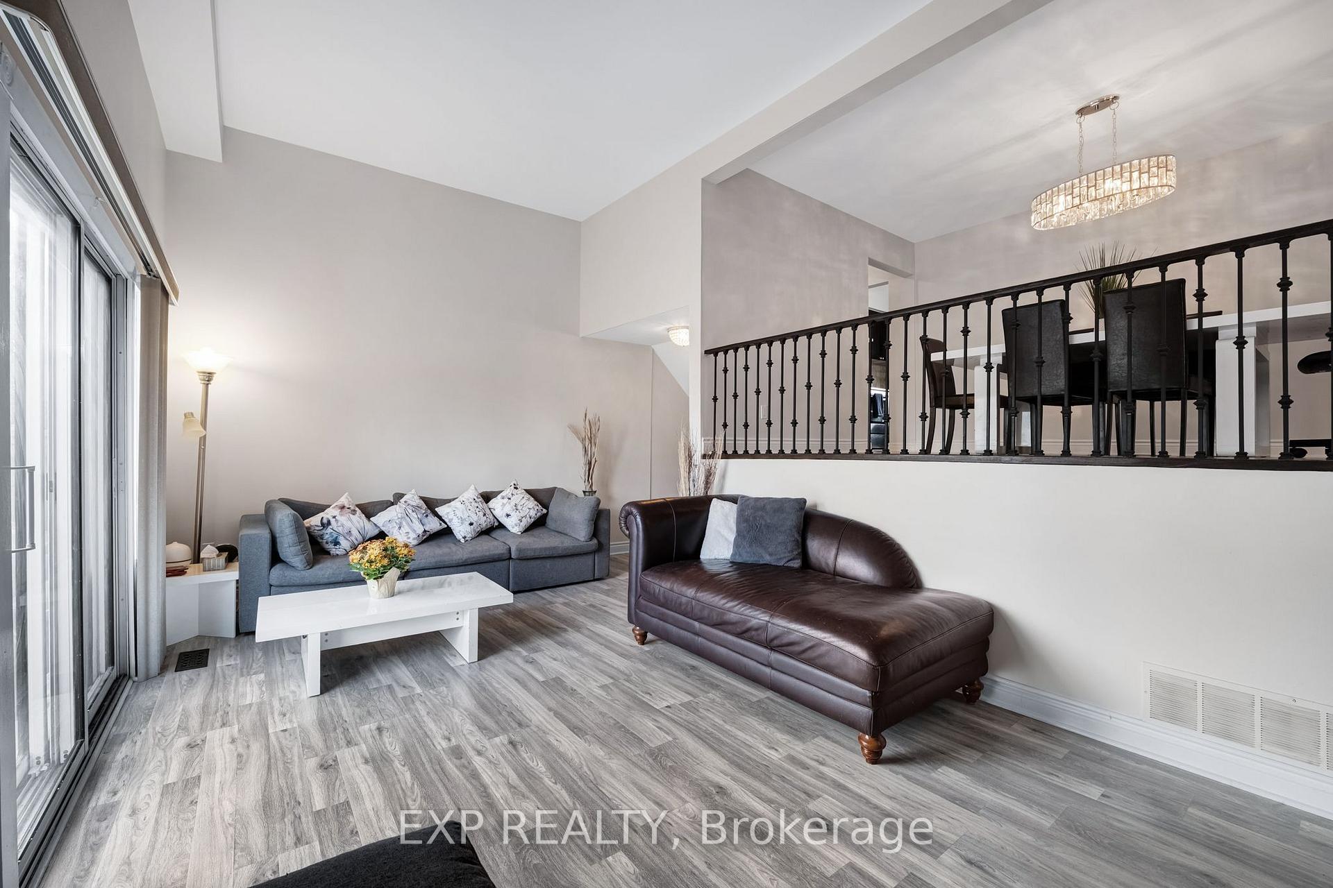 Photo 11 of 6 Poplar Crescent, Aurora, Aurora Highlands — HOMEH
