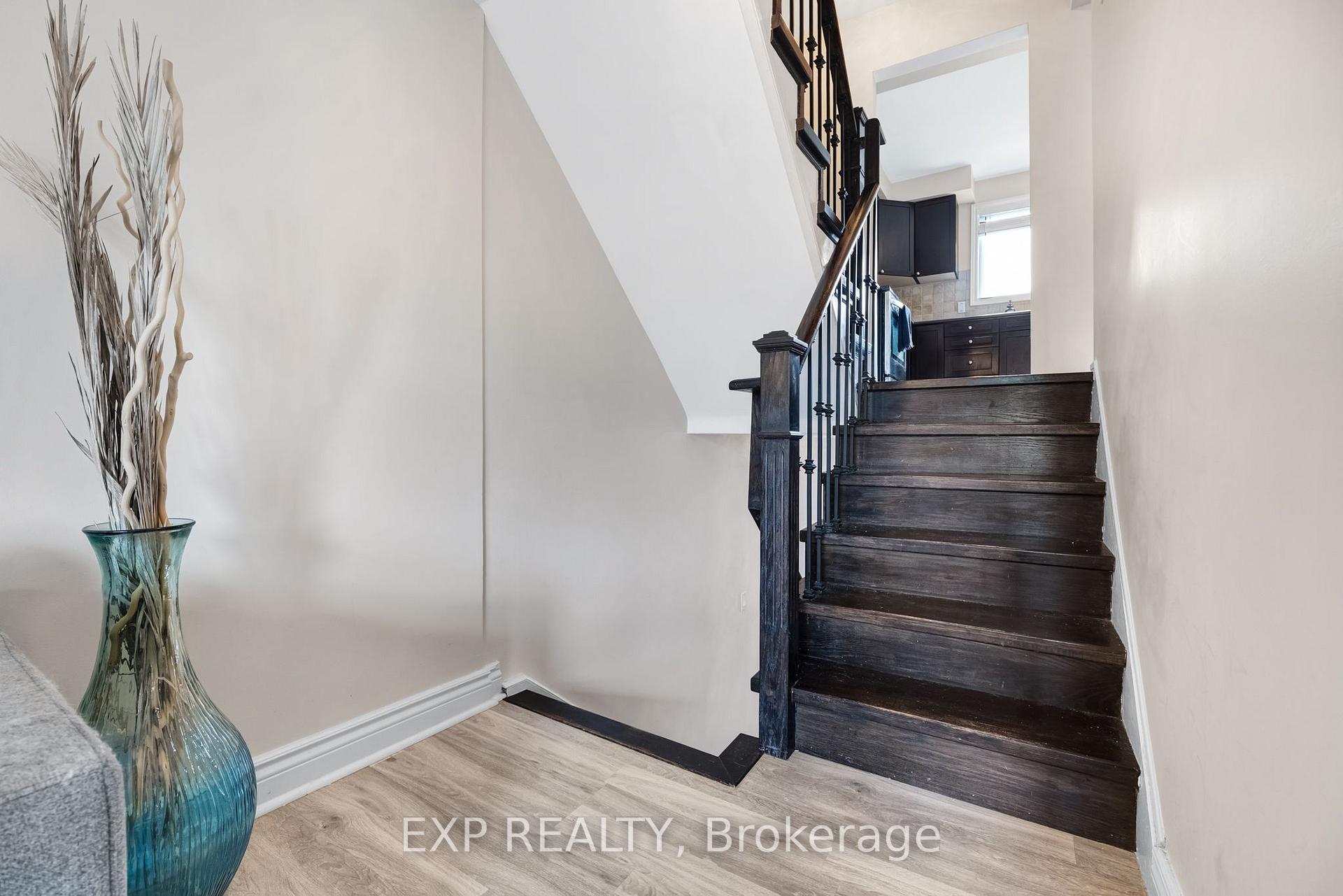 Photo 12 of 6 Poplar Crescent, Aurora, Aurora Highlands — HOMEH