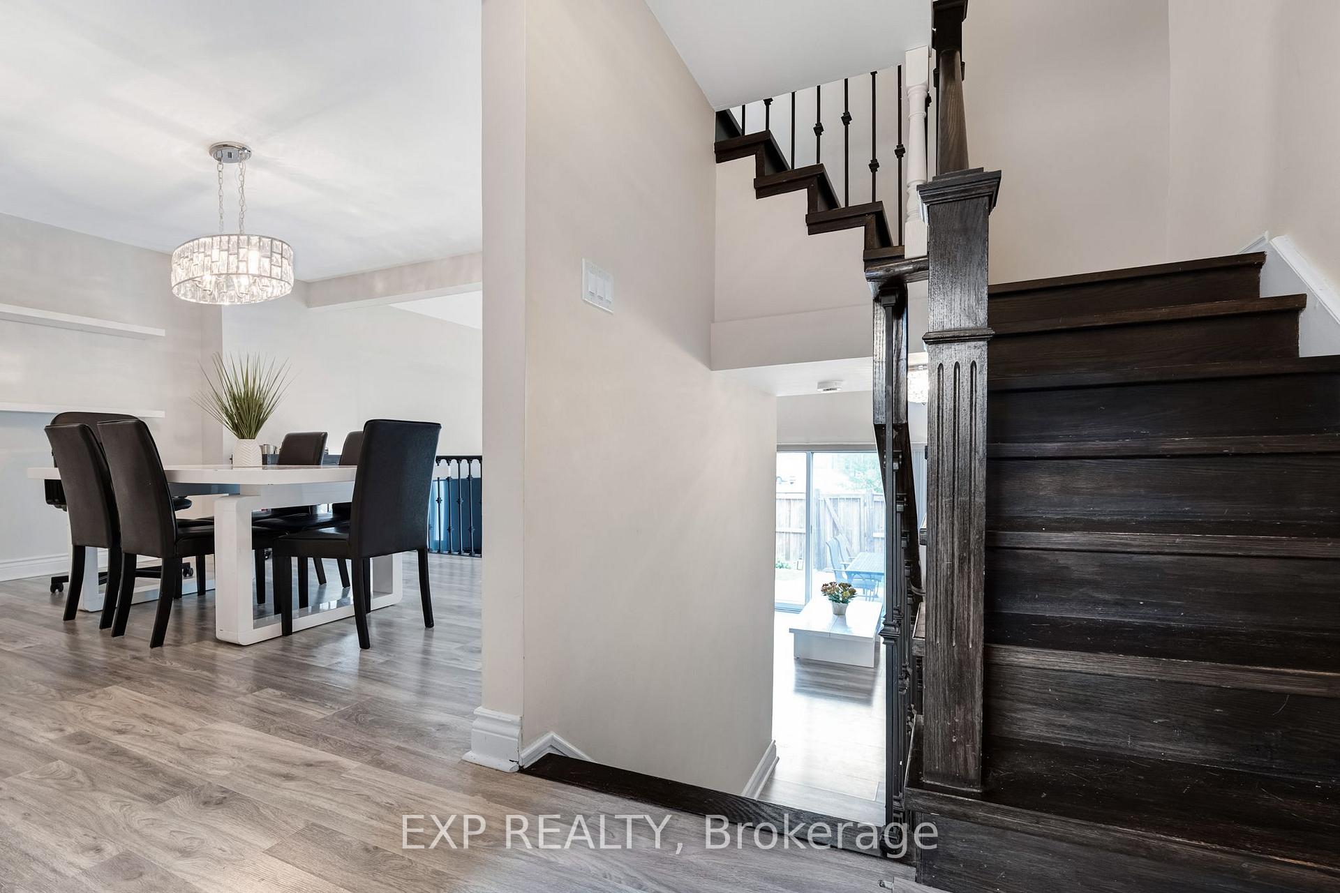 Photo 13 of 6 Poplar Crescent, Aurora, Aurora Highlands — HOMEH