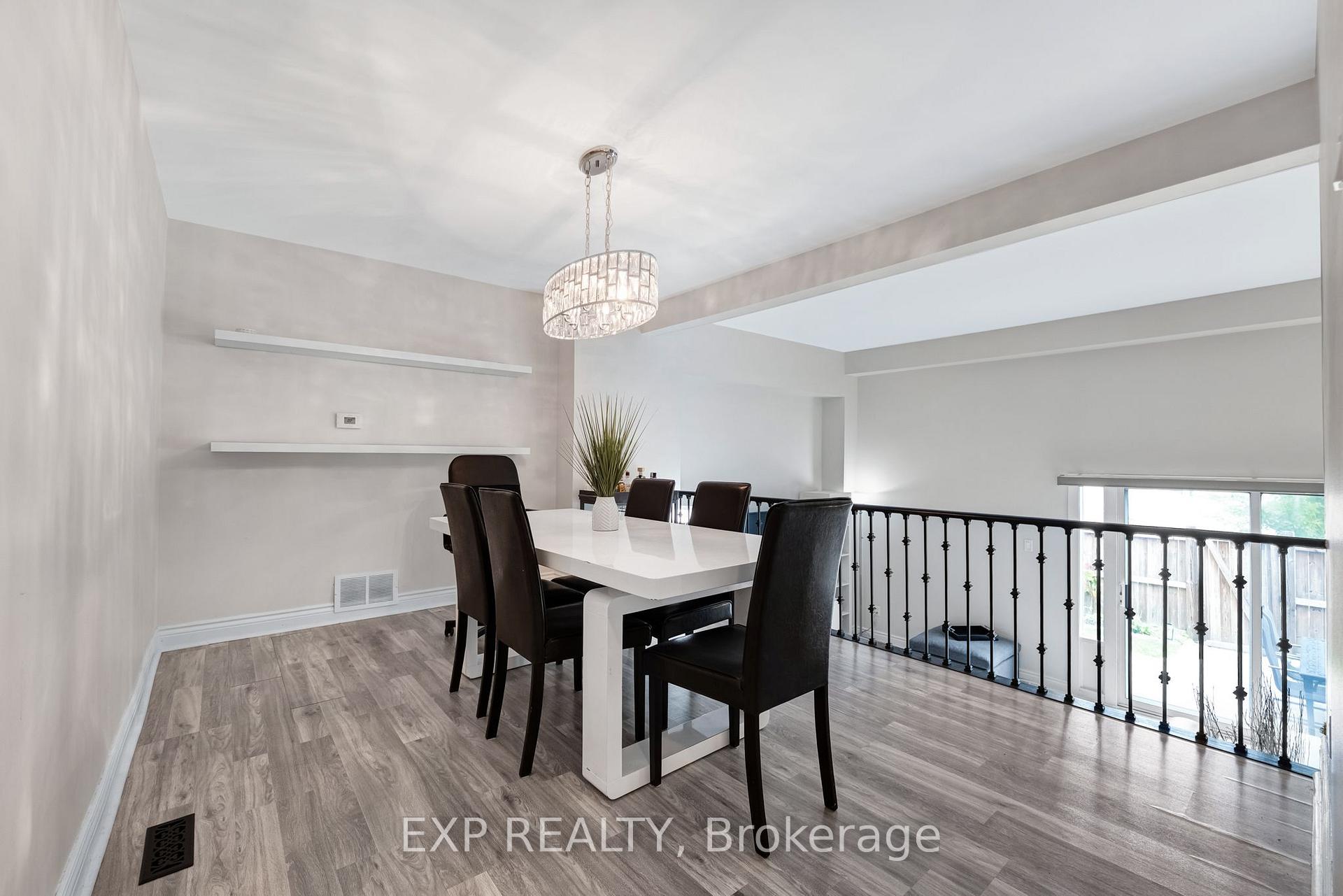 Photo 14 of 6 Poplar Crescent, Aurora, Aurora Highlands — HOMEH