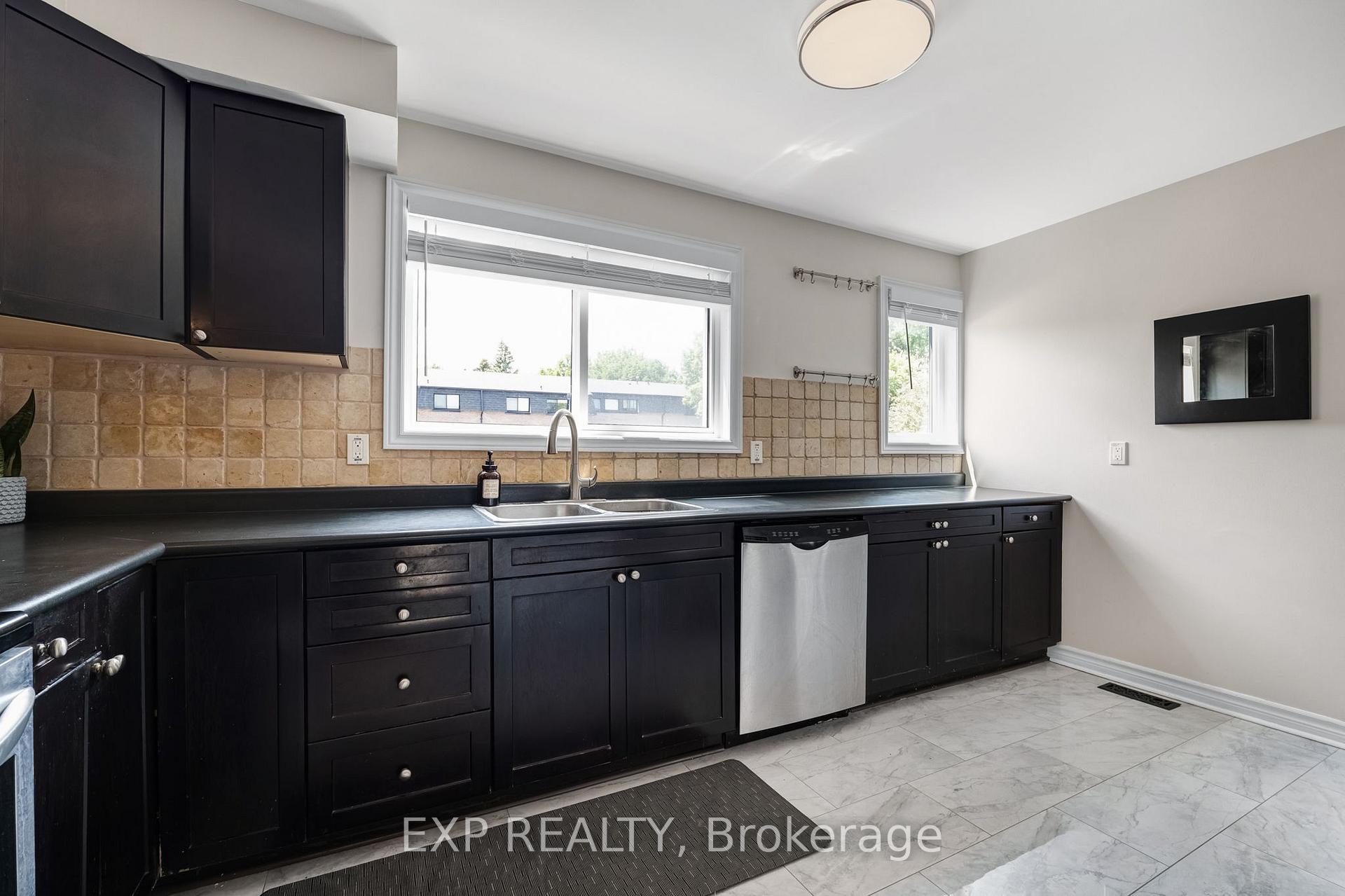 Photo 17 of 6 Poplar Crescent, Aurora, Aurora Highlands — HOMEH