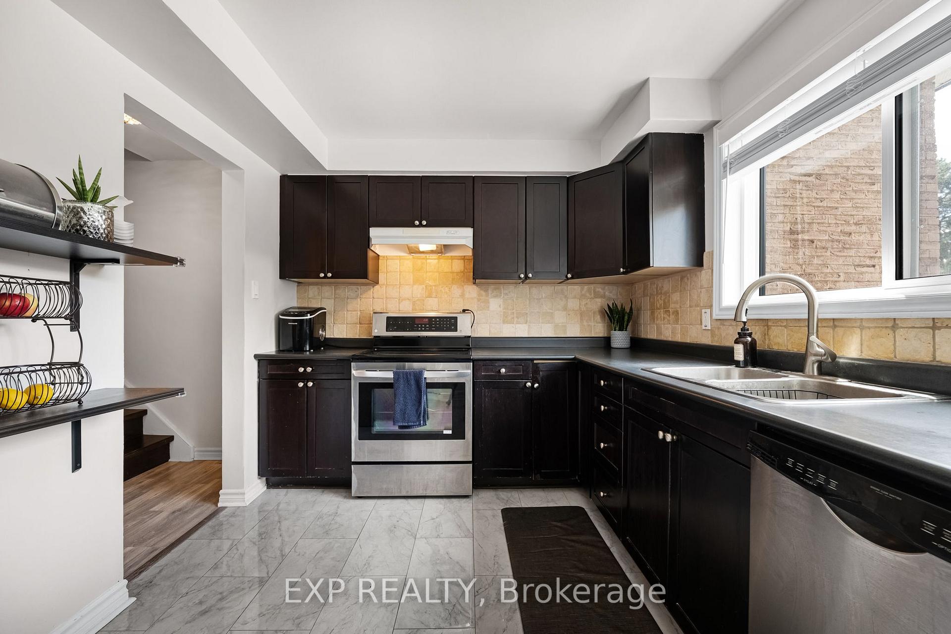 Photo 18 of 6 Poplar Crescent, Aurora, Aurora Highlands — HOMEH