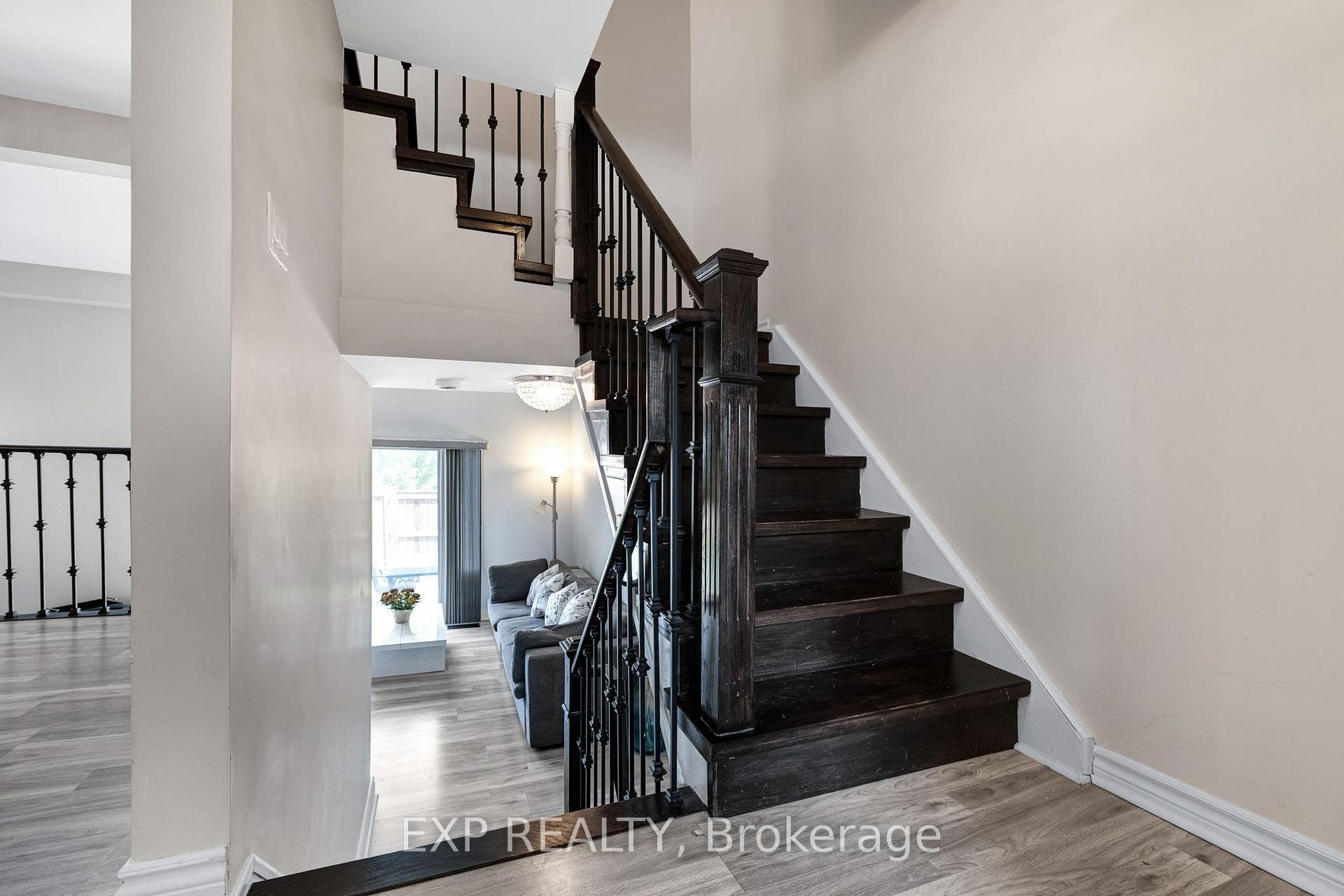 Photo 21 of 6 Poplar Crescent, Aurora, Aurora Highlands — HOMEH