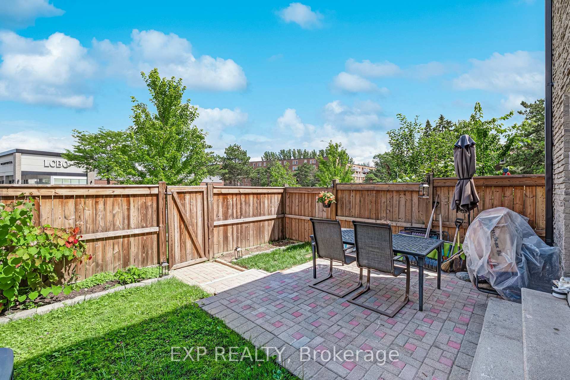 Photo 33 of 6 Poplar Crescent, Aurora, Aurora Highlands — HOMEH