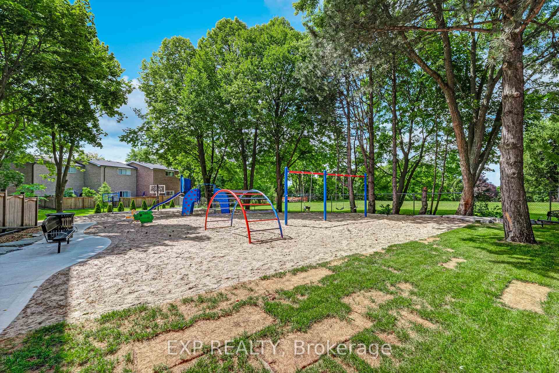 Photo 41 of 6 Poplar Crescent, Aurora, Aurora Highlands — HOMEH