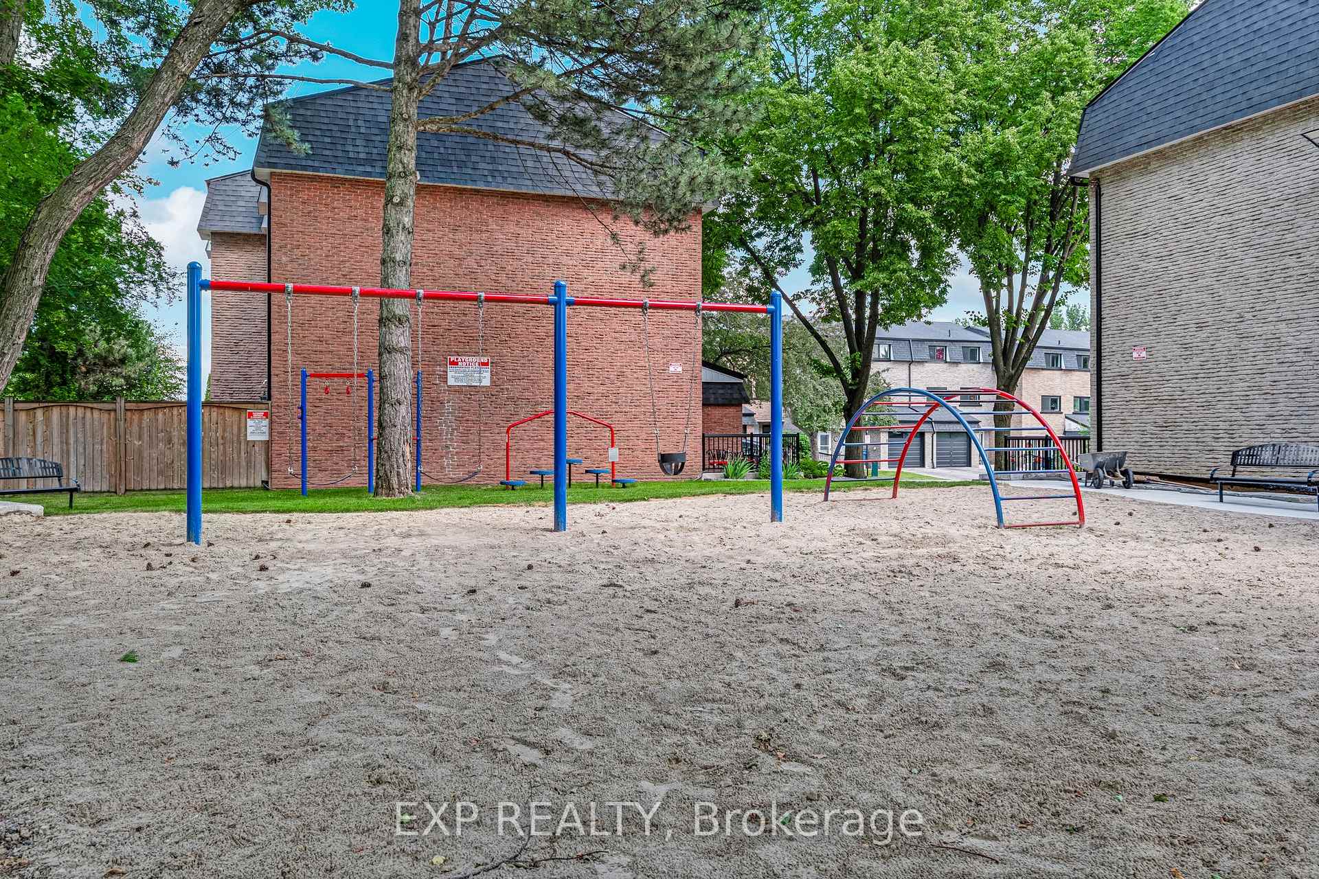 Photo 42 of 6 Poplar Crescent, Aurora, Aurora Highlands — HOMEH