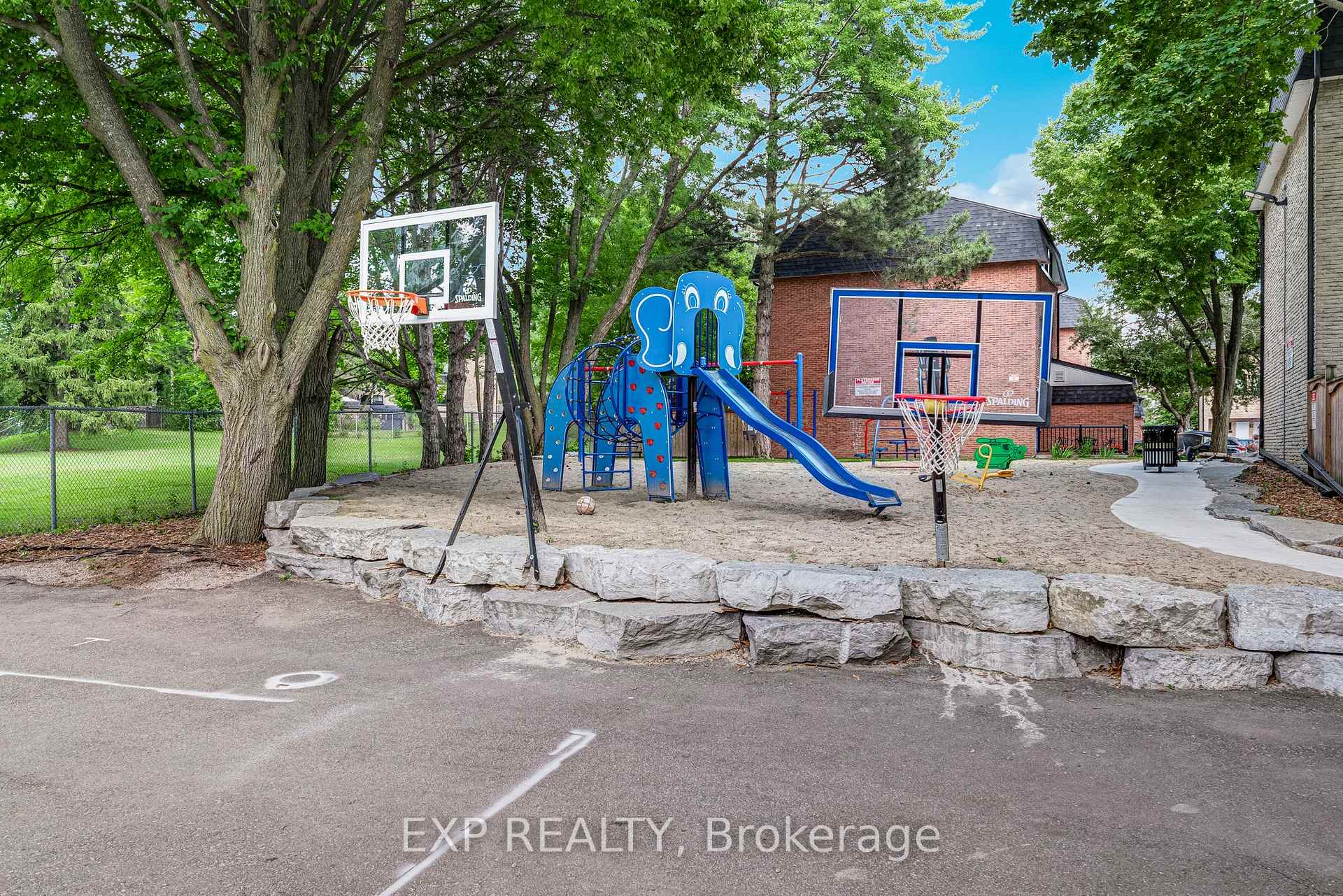 Photo 43 of 6 Poplar Crescent, Aurora, Aurora Highlands — HOMEH