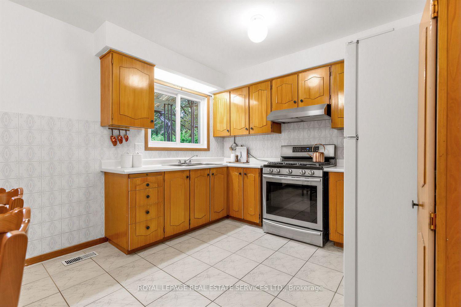 Photo 12 of 39 Albertus Avenue, Toronto, Lawrence Park South — HOMEH