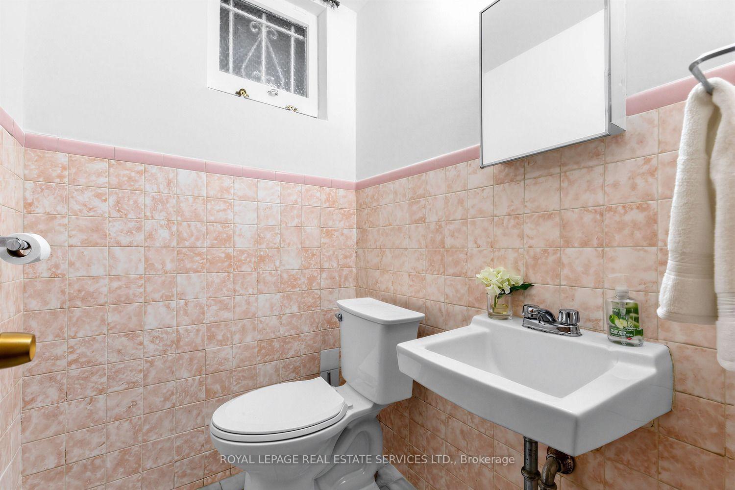 Photo 27 of 39 Albertus Avenue, Toronto, Lawrence Park South — HOMEH