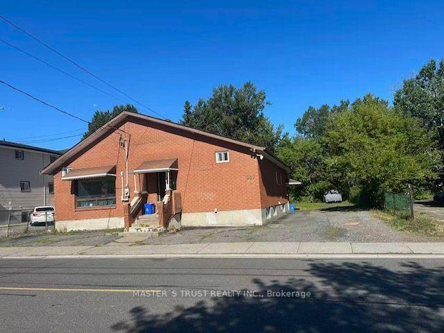 Photo of 257 Leslie Street