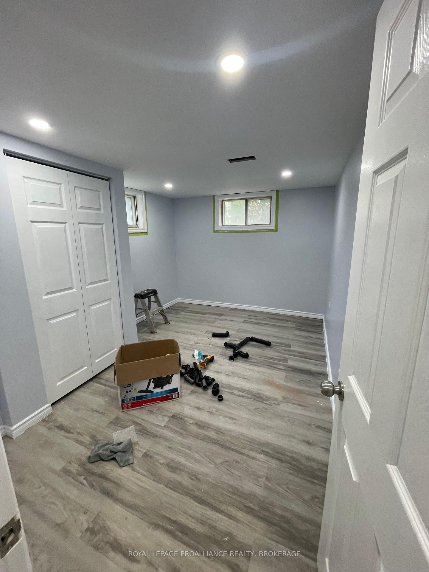 Photo 17 of 462 Coronation Boulevard, Loyalist, Amherstview — HOMEH