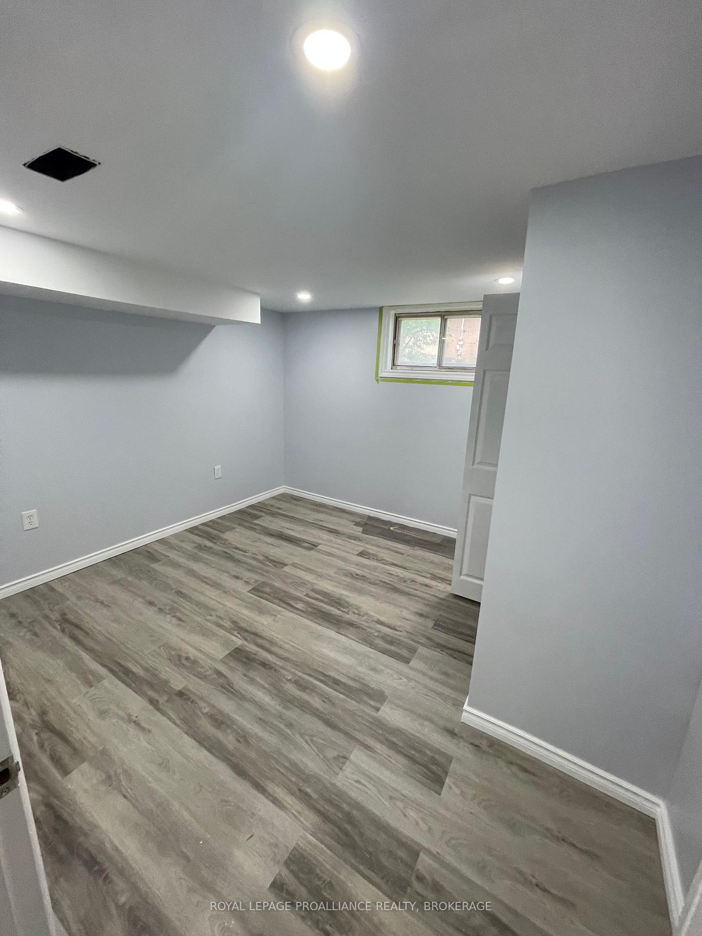 Photo 21 of 462 Coronation Boulevard, Loyalist, Amherstview — HOMEH