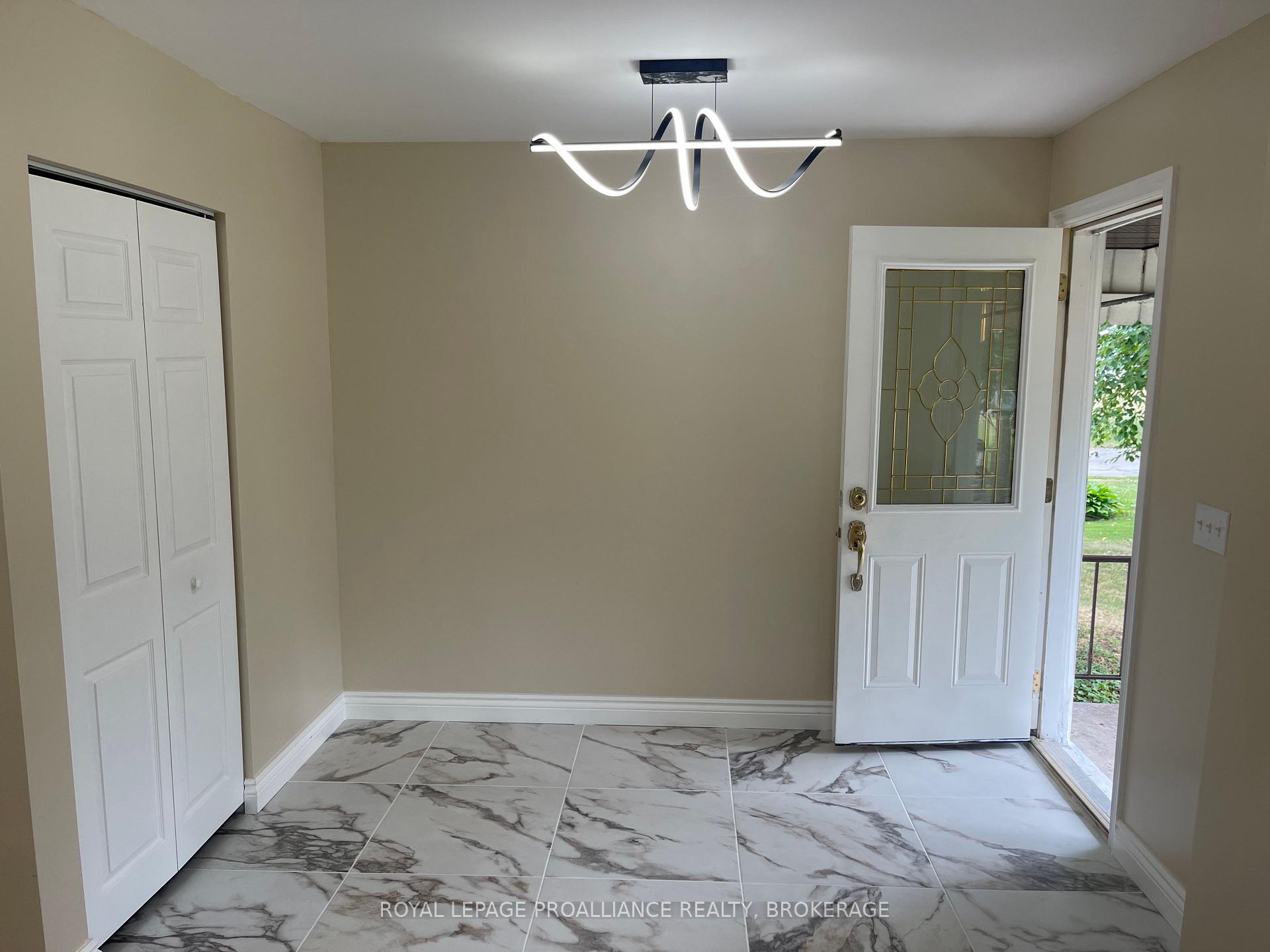 Photo 6 of 462 Coronation Boulevard, Loyalist, Amherstview — HOMEH