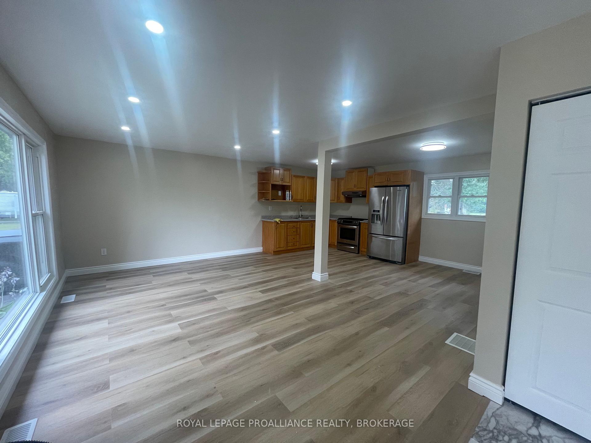 Photo 8 of 462 Coronation Boulevard, Loyalist, Amherstview — HOMEH