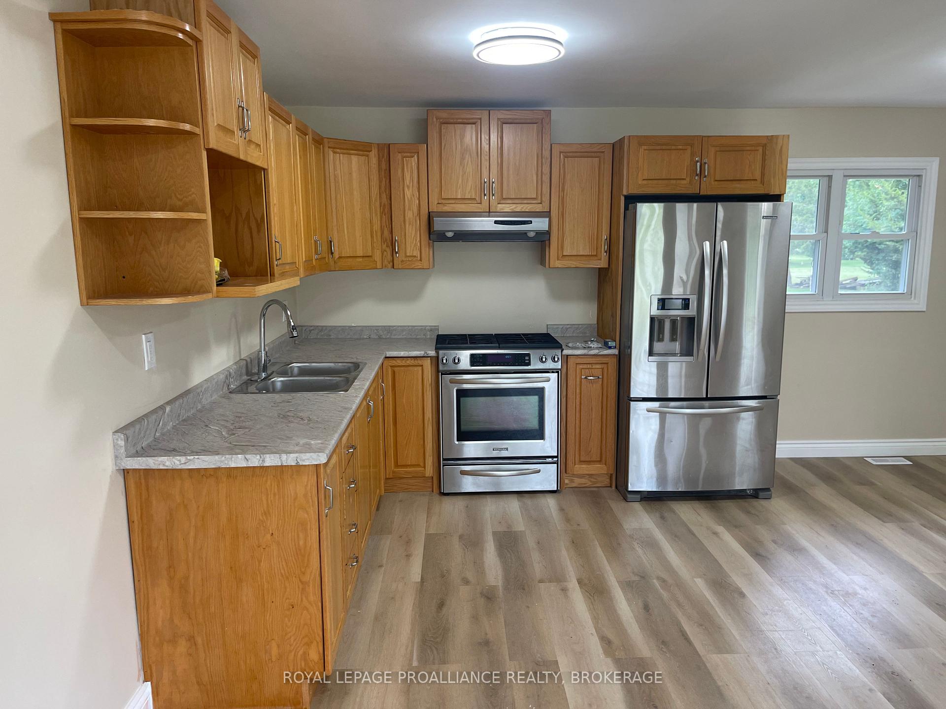 Photo 12 of 462 Coronation Boulevard, Loyalist, Amherstview — HOMEH