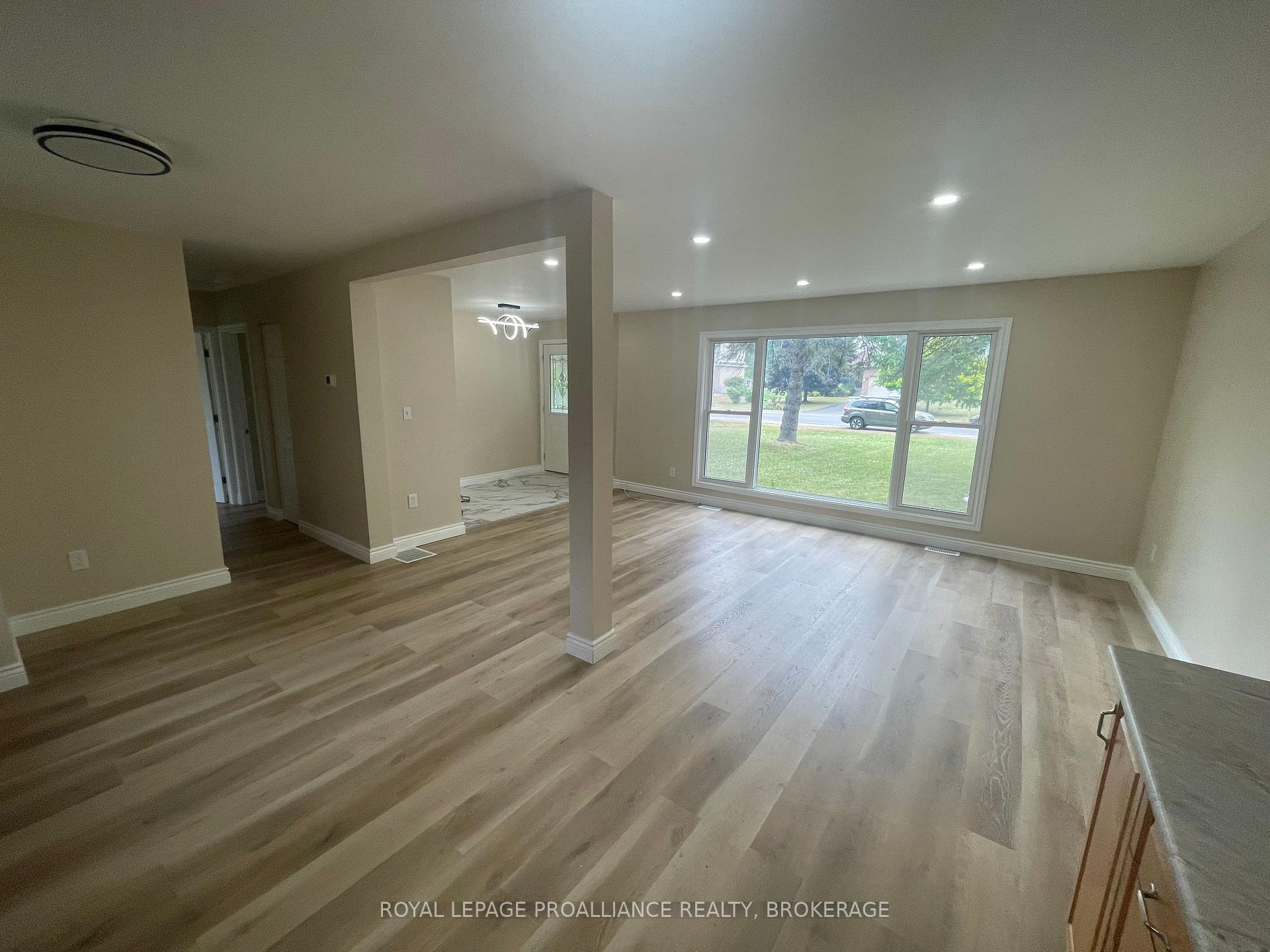 Photo 14 of 462 Coronation Boulevard, Loyalist, Amherstview — HOMEH