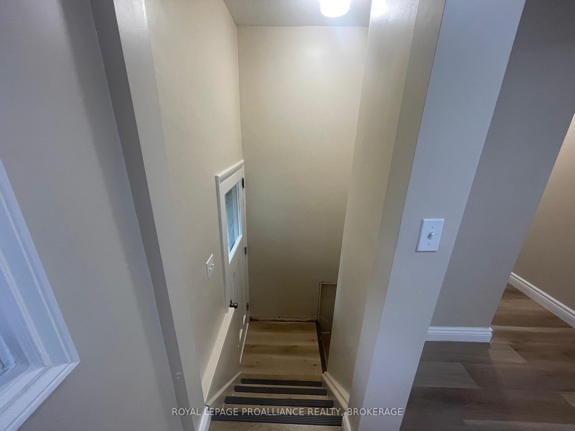 Photo 24 of 462 Coronation Boulevard, Loyalist, Amherstview — HOMEH