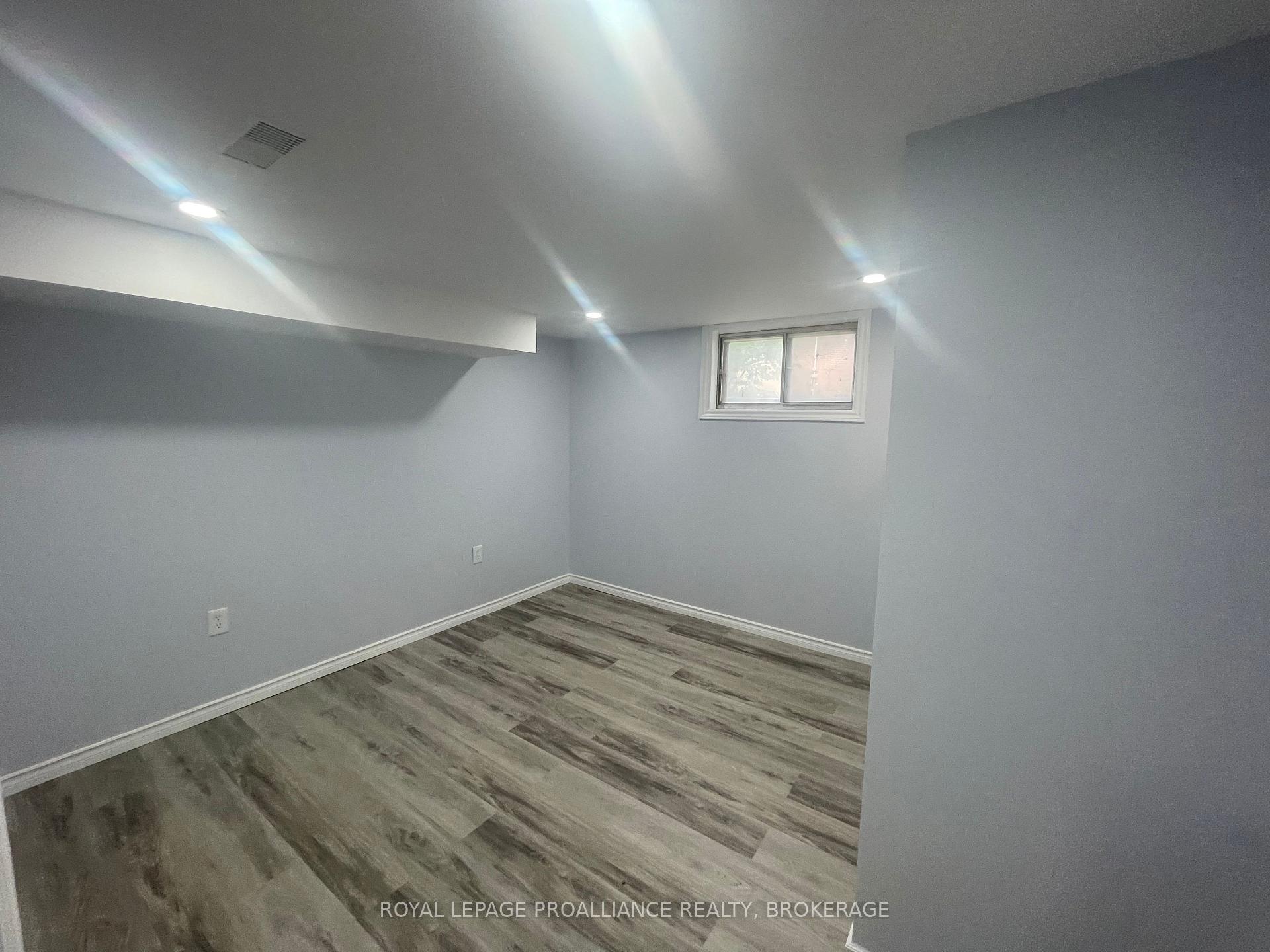 Photo 29 of 462 Coronation Boulevard, Loyalist, Amherstview — HOMEH