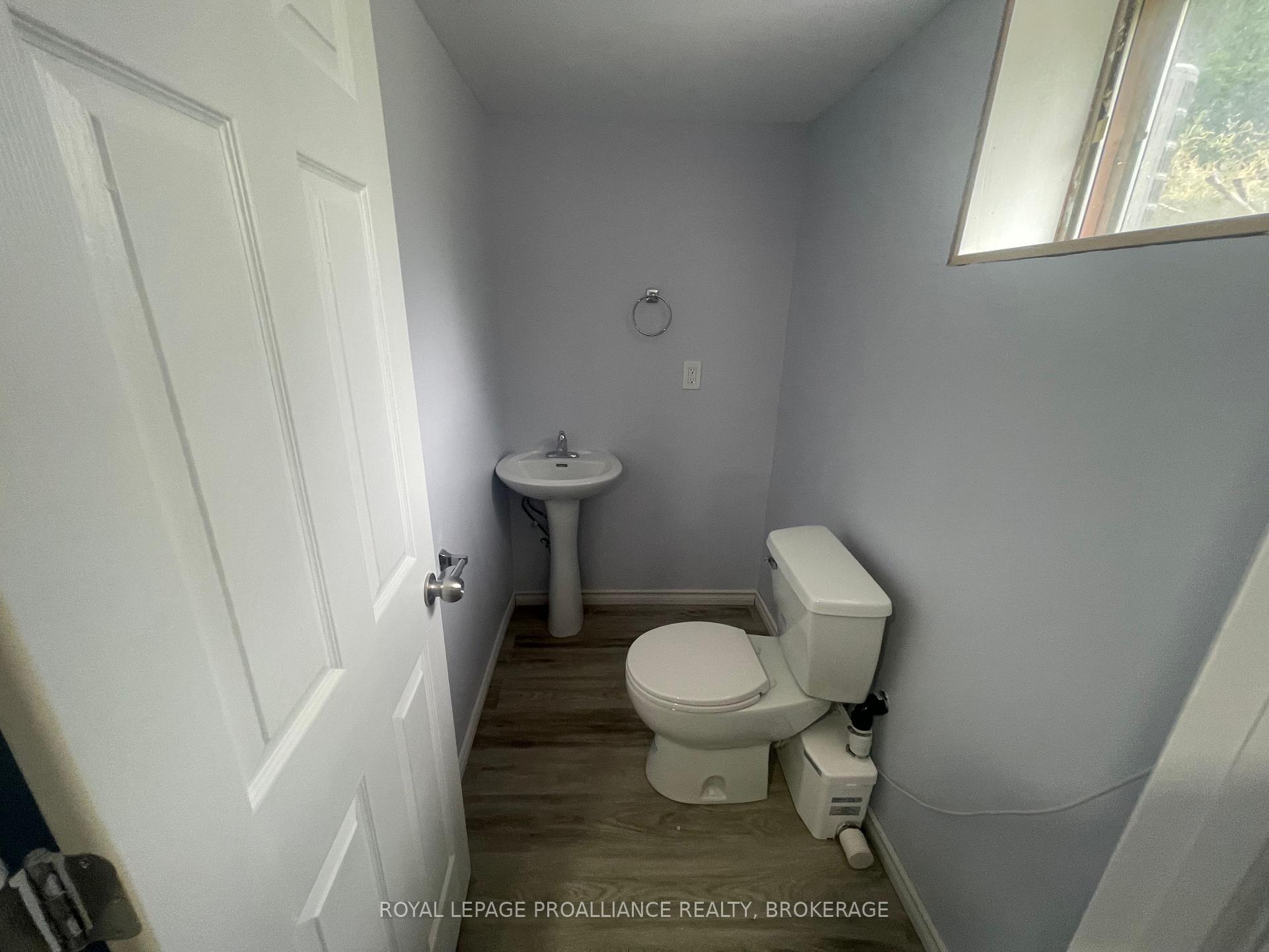 Photo 31 of 462 Coronation Boulevard, Loyalist, Amherstview — HOMEH