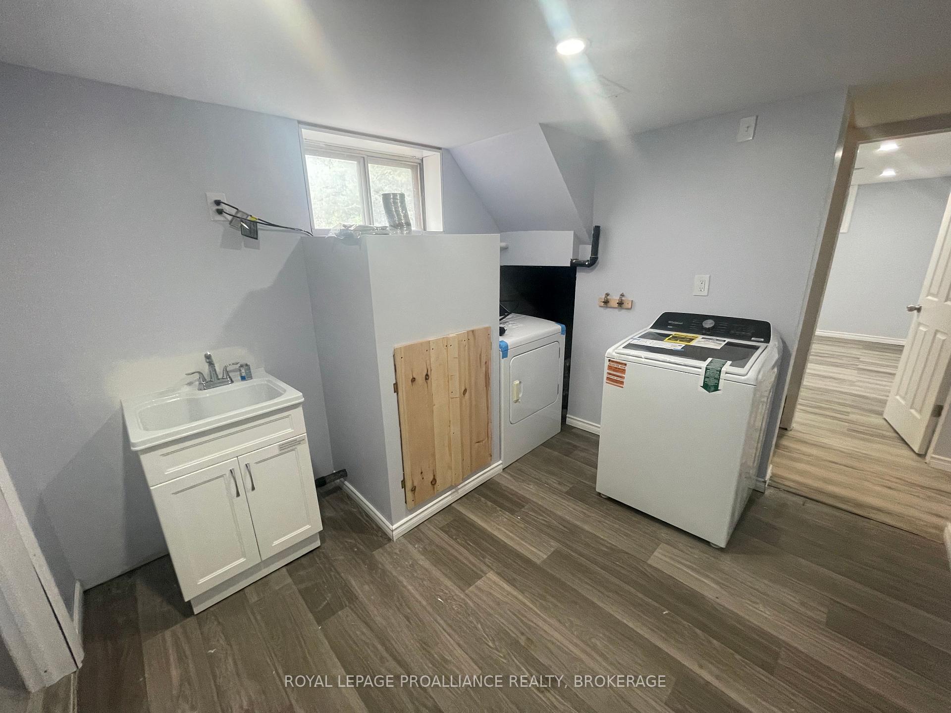 Photo 32 of 462 Coronation Boulevard, Loyalist, Amherstview — HOMEH