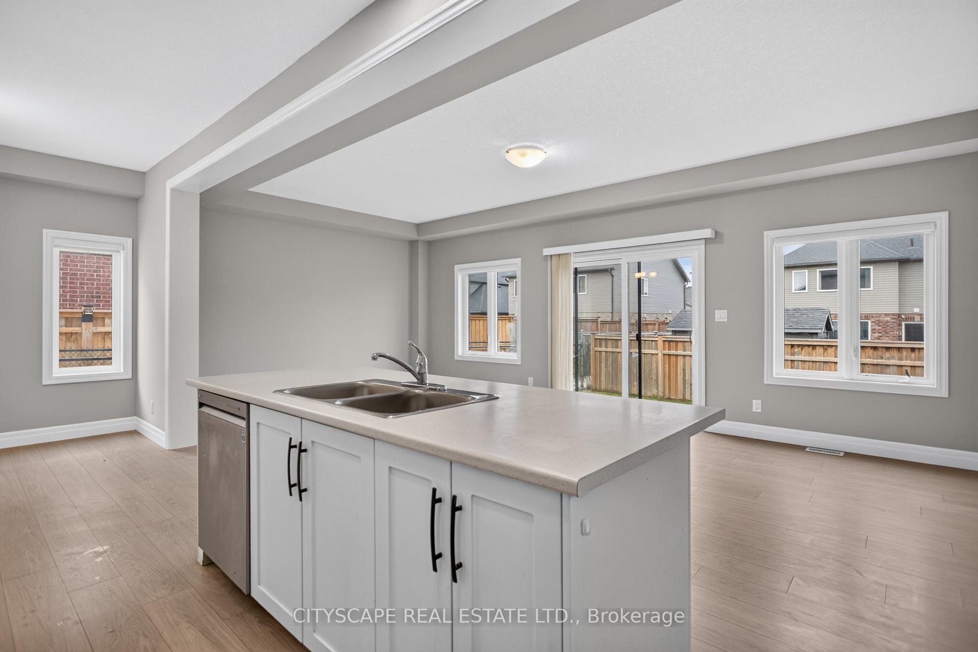 Photo 10 of 68 Davidson Drive W, Stratford — HOMEH