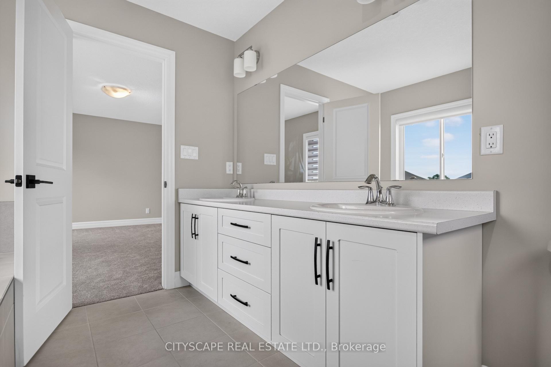 Photo 20 of 68 Davidson Drive W, Stratford — HOMEH