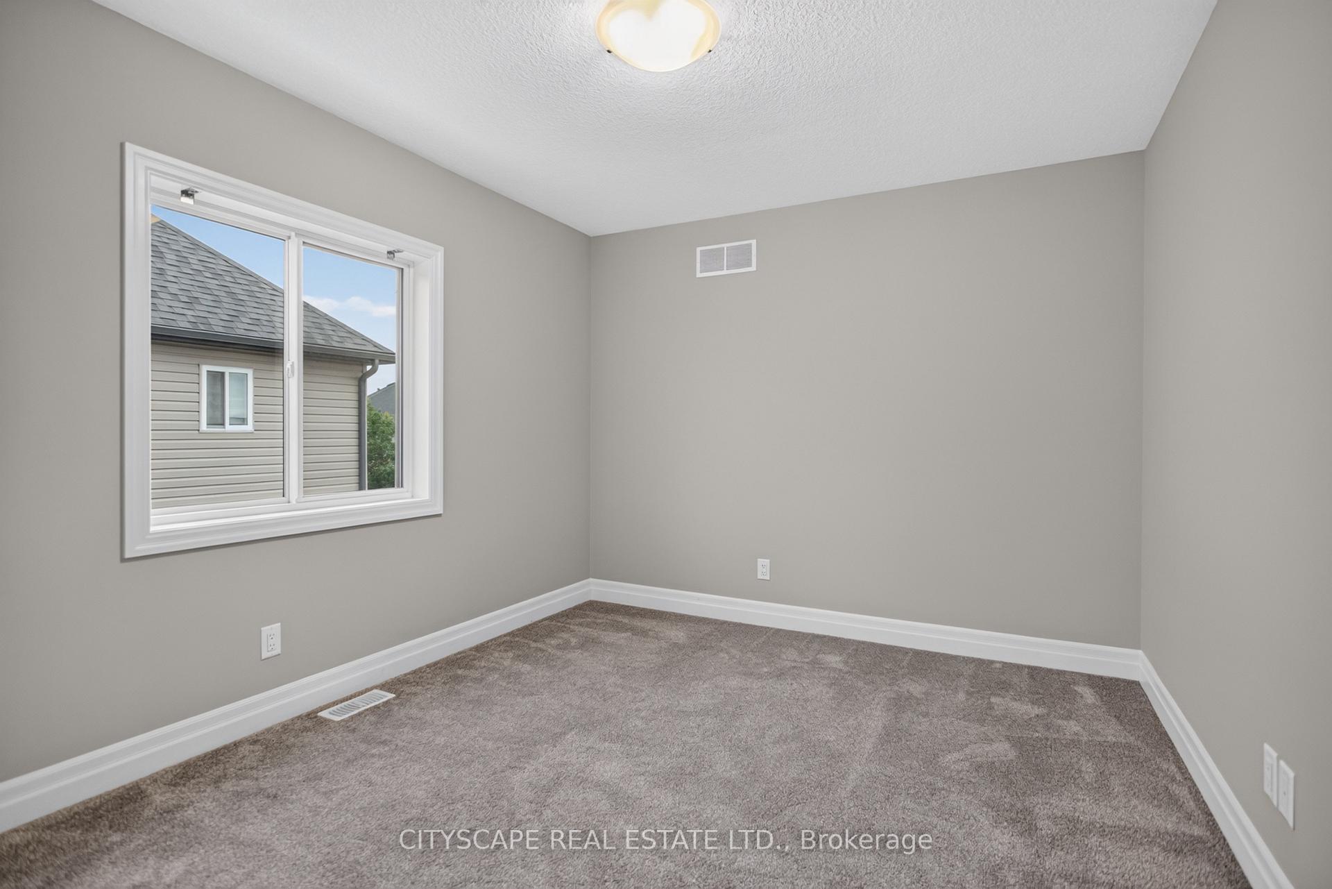 Photo 25 of 68 Davidson Drive W, Stratford — HOMEH