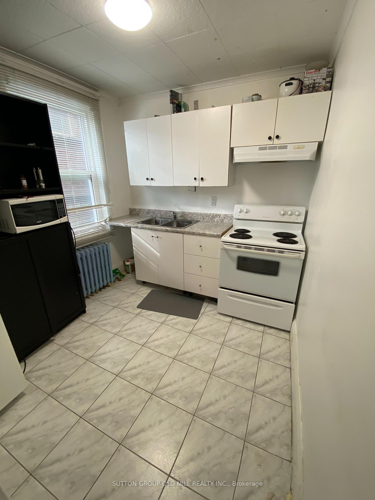 Photo 4 of 46 Rockcliffe Boulevard, Toronto, Rockcliffe-Smythe — HOMEH