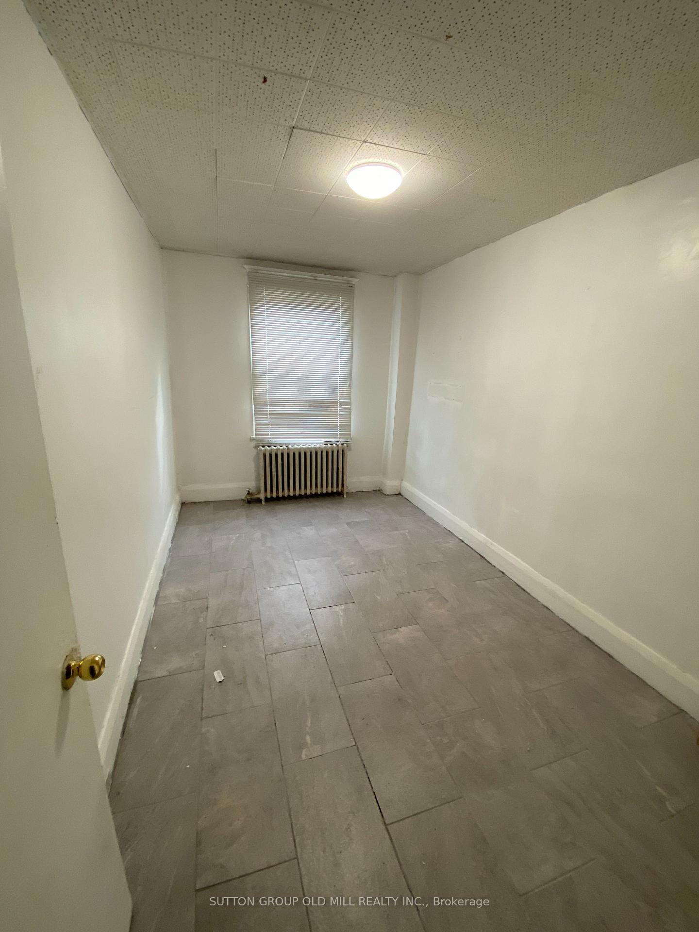 Photo 5 of 46 Rockcliffe Boulevard, Toronto, Rockcliffe-Smythe — HOMEH