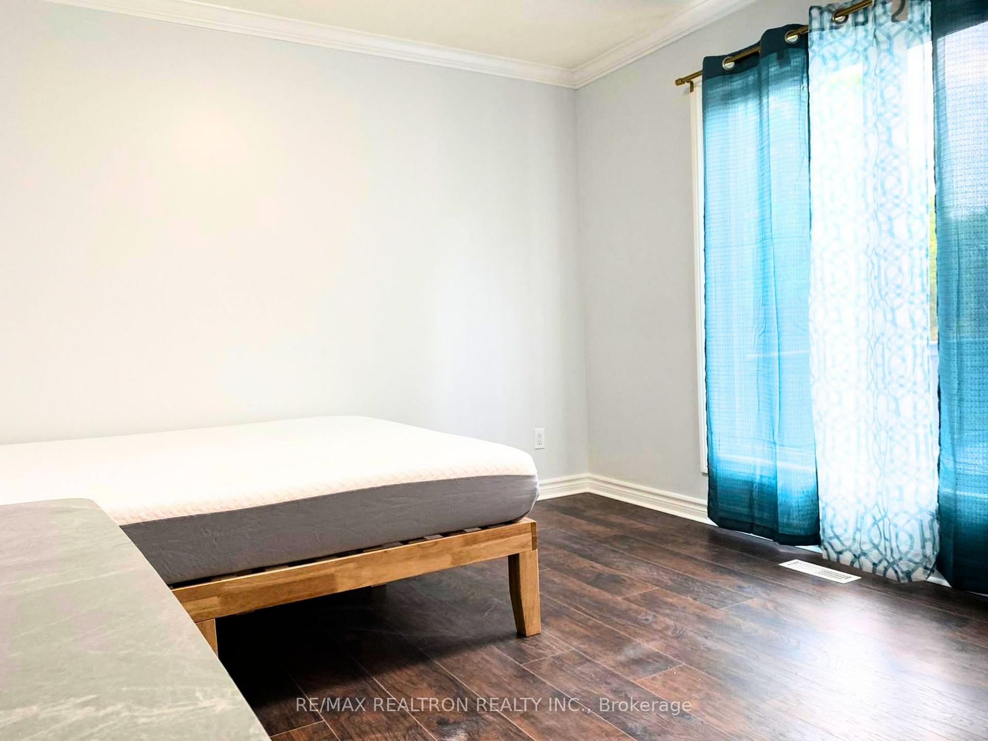 Photo 11 of 1 Caithness Court, London, North G — HOMEH
