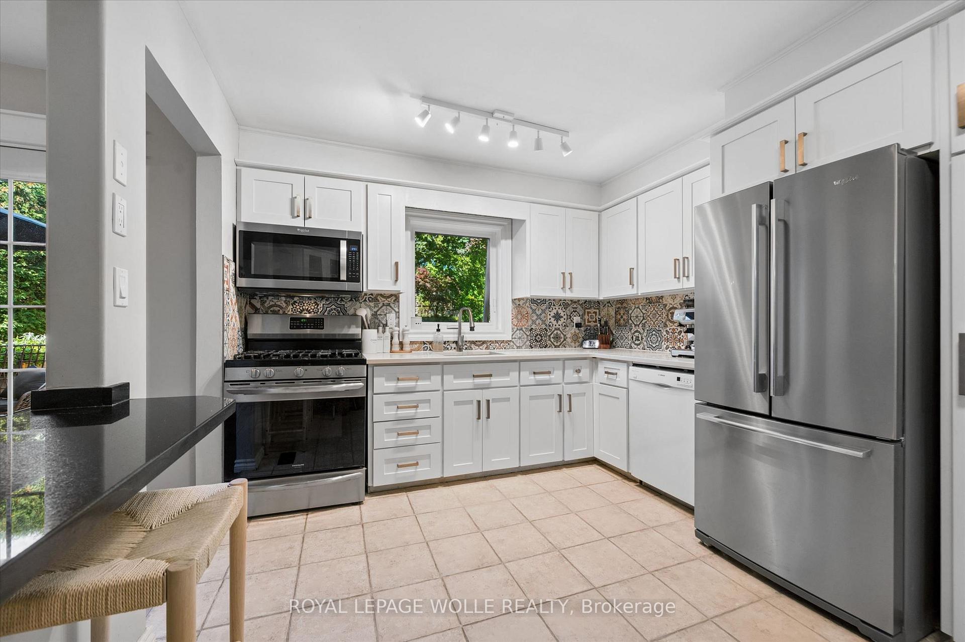 Photo 12 of 134 Bechtel Drive, Kitchener, Pioneer Park — HOMEH